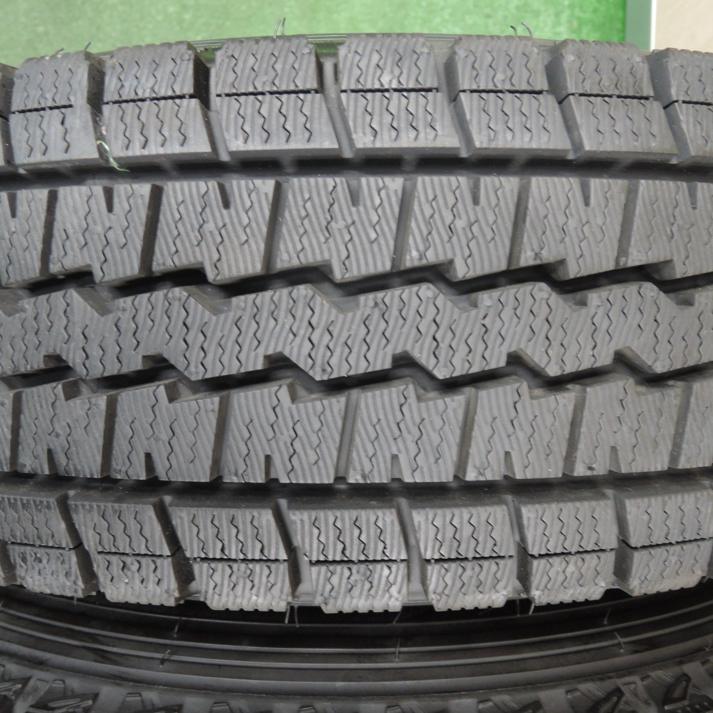 *送料無料* 超バリ溝！21年！ほぼ10分★スタッドレス 165/80R14 91/90N ダンロップ ウインターマックス SV01 STYTZ PCD100/4H★4031408TNス