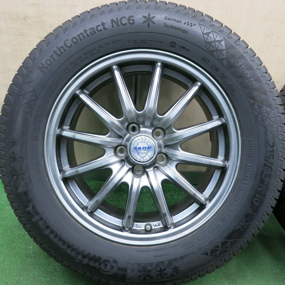 *送料無料* バリ溝！キレイ！9.5分★フォレスター等 215/65R16 スタッドレス コンチネンタル ノースコンタクト NC6 ZACK JP-812 PCD100/5H★4052303HAス