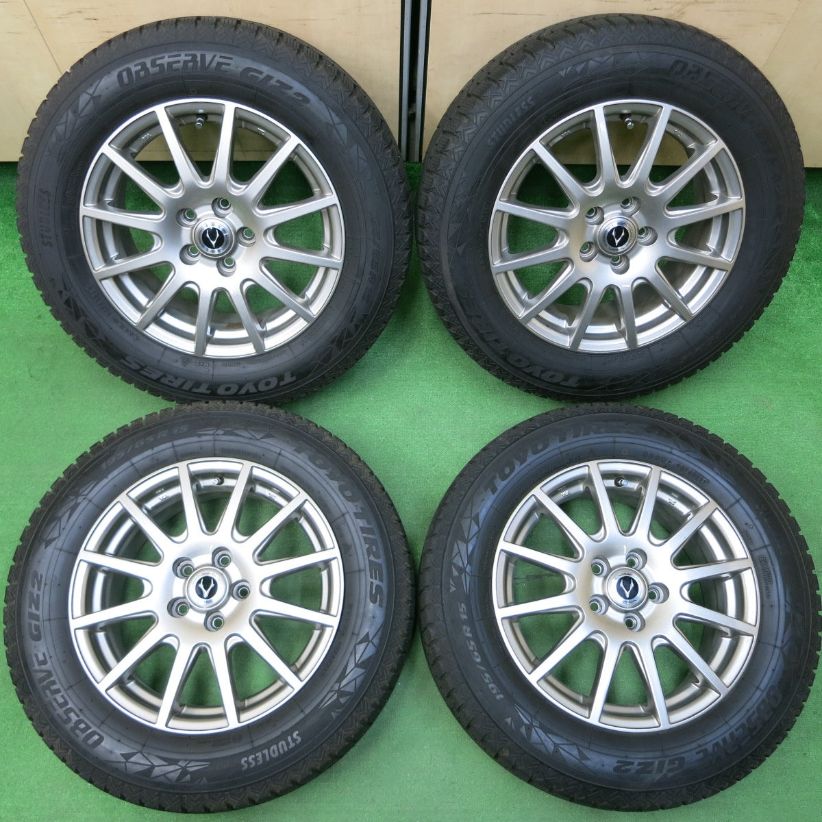 *送料無料* バリ溝！21年！綺麗！9分★プリウス 等 195/65R15 スタッドレス トーヨー オブザーブ GIZ2 VATRRA バトラ 15インチ PCD100/5H★4042611イス