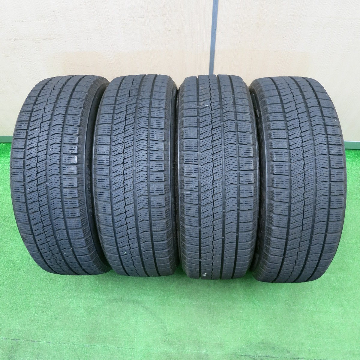 [送料無料] バリ溝！20年！キレイ！8.5分★レアマイスター BRANDLE-LINE LEZIO 215/60R17 スタッドレス ブリヂストン ブリザック VRX2 レツィオ トヨタ PCD114.3/5H★4112101NJス