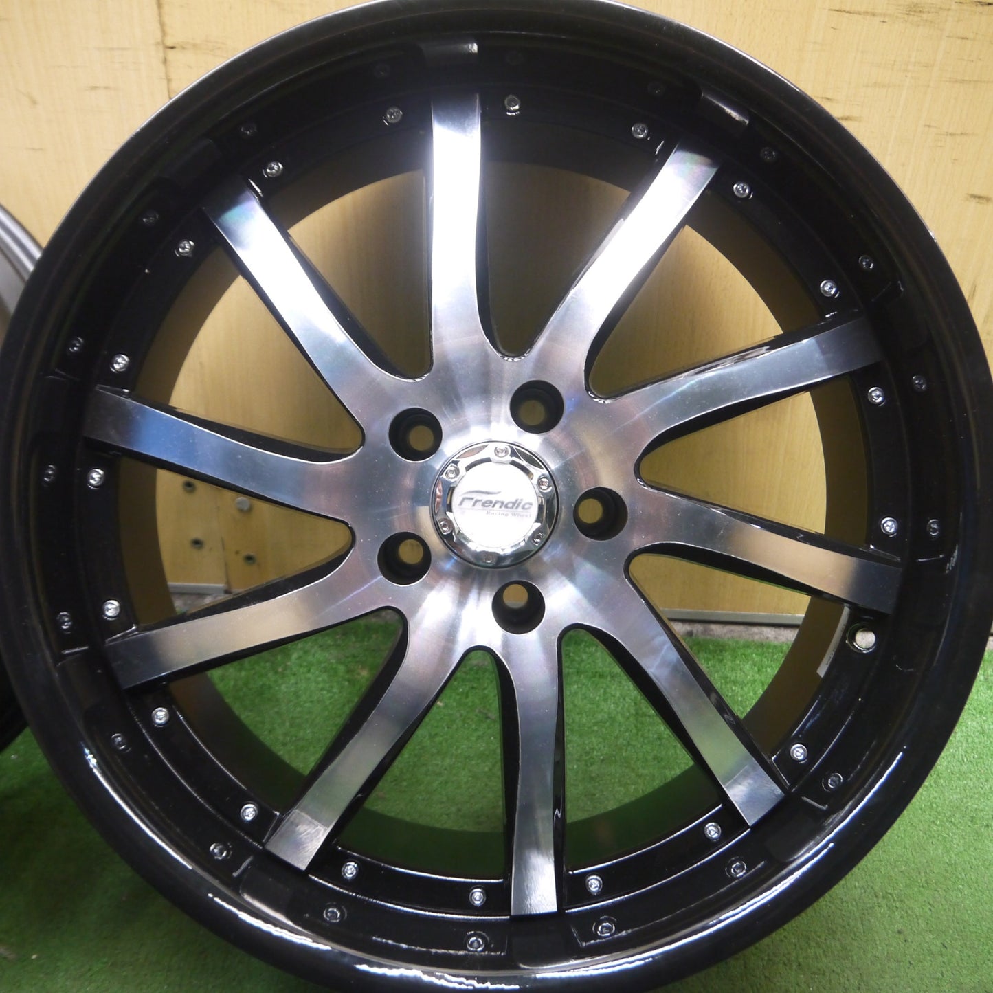 *送料無料* キレイ！付属品付★Frendic Racing ホイール 20インチ 20×8.5J PCD114.3/5H★4051011Hホ