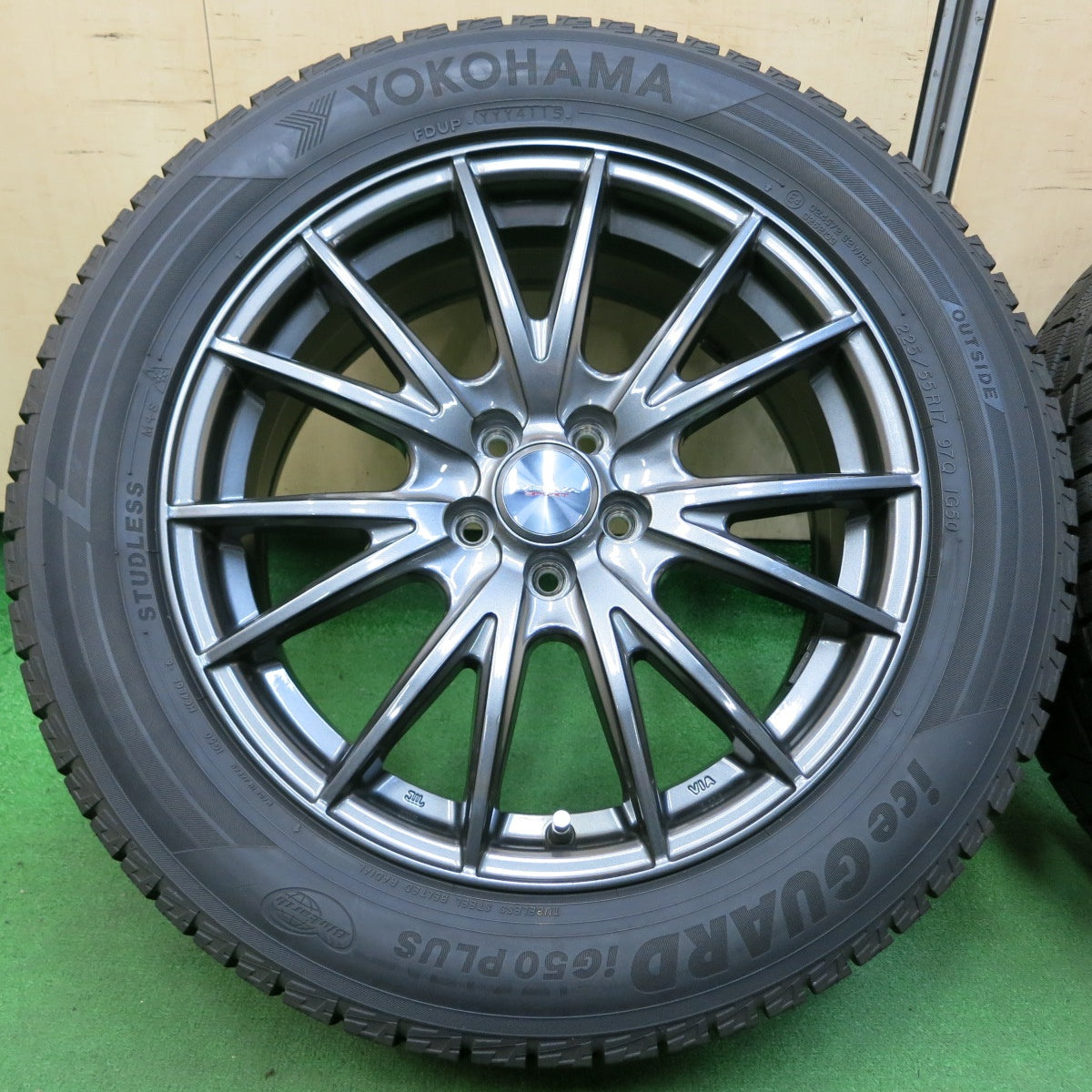 *送料無料* バリ溝！キレイ！9.5分以上★XV 等 225/55R17 スタッドレス ヨコハマ アイスガード iG50 プラス VELVA SPORT ヴェルヴァ PCD100/5H★4050808イス