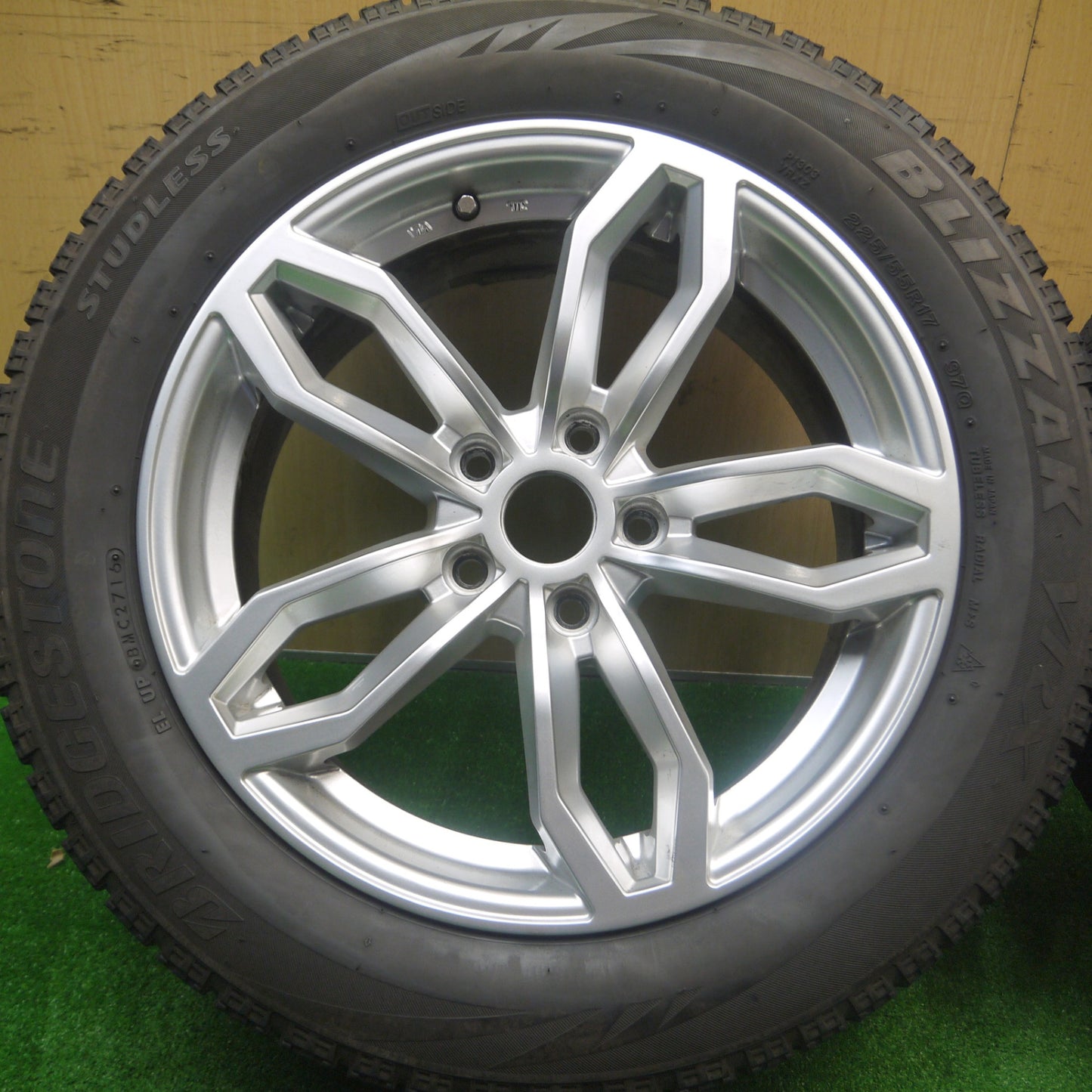 *送料無料* キレイ★BMW 等 AGA TAS 225/55R17 スタッドレス ブリヂストン ブリザック VRX 17インチ PCD112/5H★4083002Hス