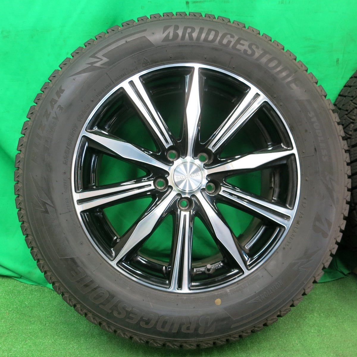 *送料無料* バリ溝！キレイ！9.5分★スタッドレス 225/65R17 ブリヂストン ブリザック DM-V3 BALMINUM バルミナ 17インチ PCD114.3/5H★4052002ナス