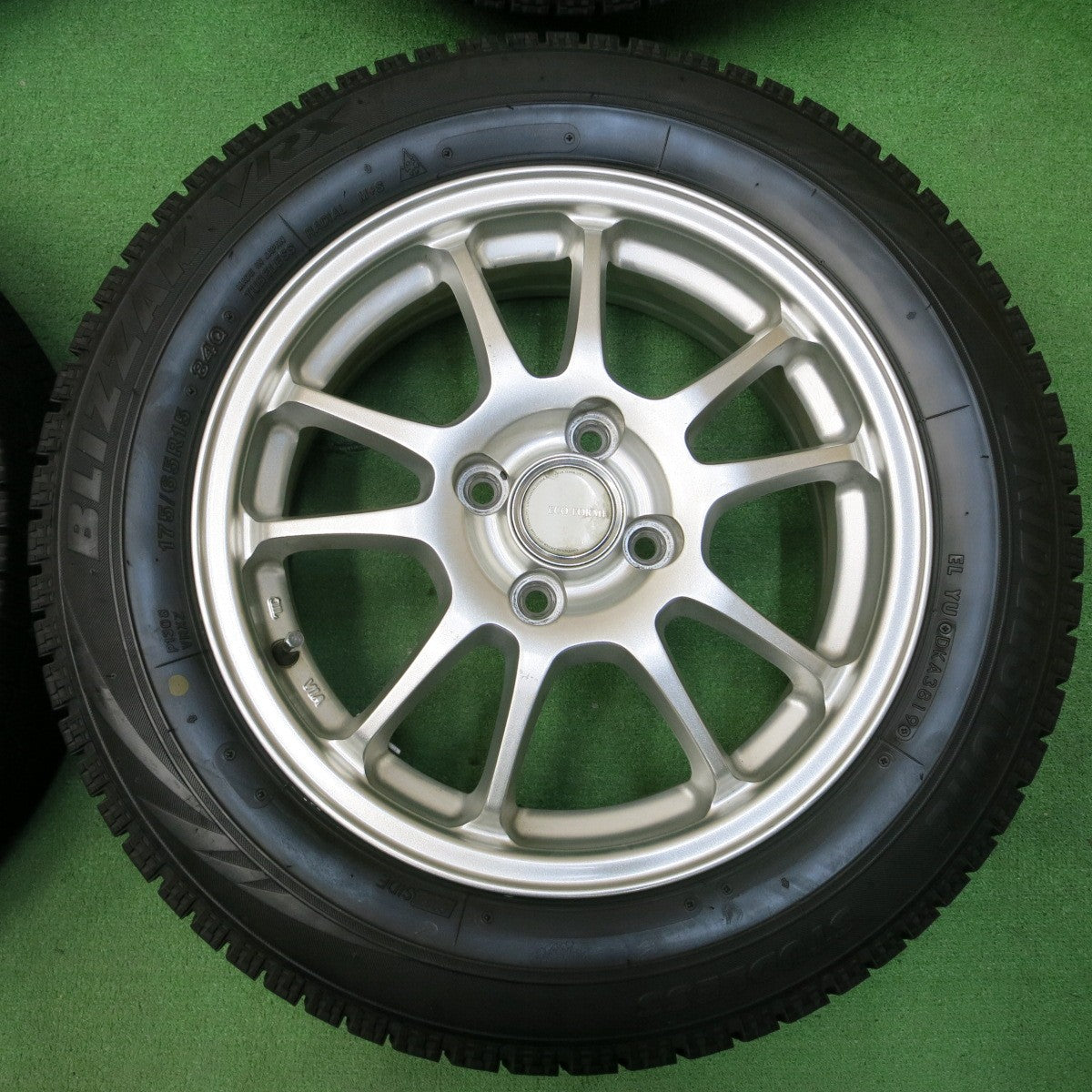 *送料無料* バリ溝！キレイ！8.5分★スタッドレス 175/65R15 ブリヂストン ブリザック VRX ECO FORME エコフォルム 15インチ PCD100/4H★4040205イス