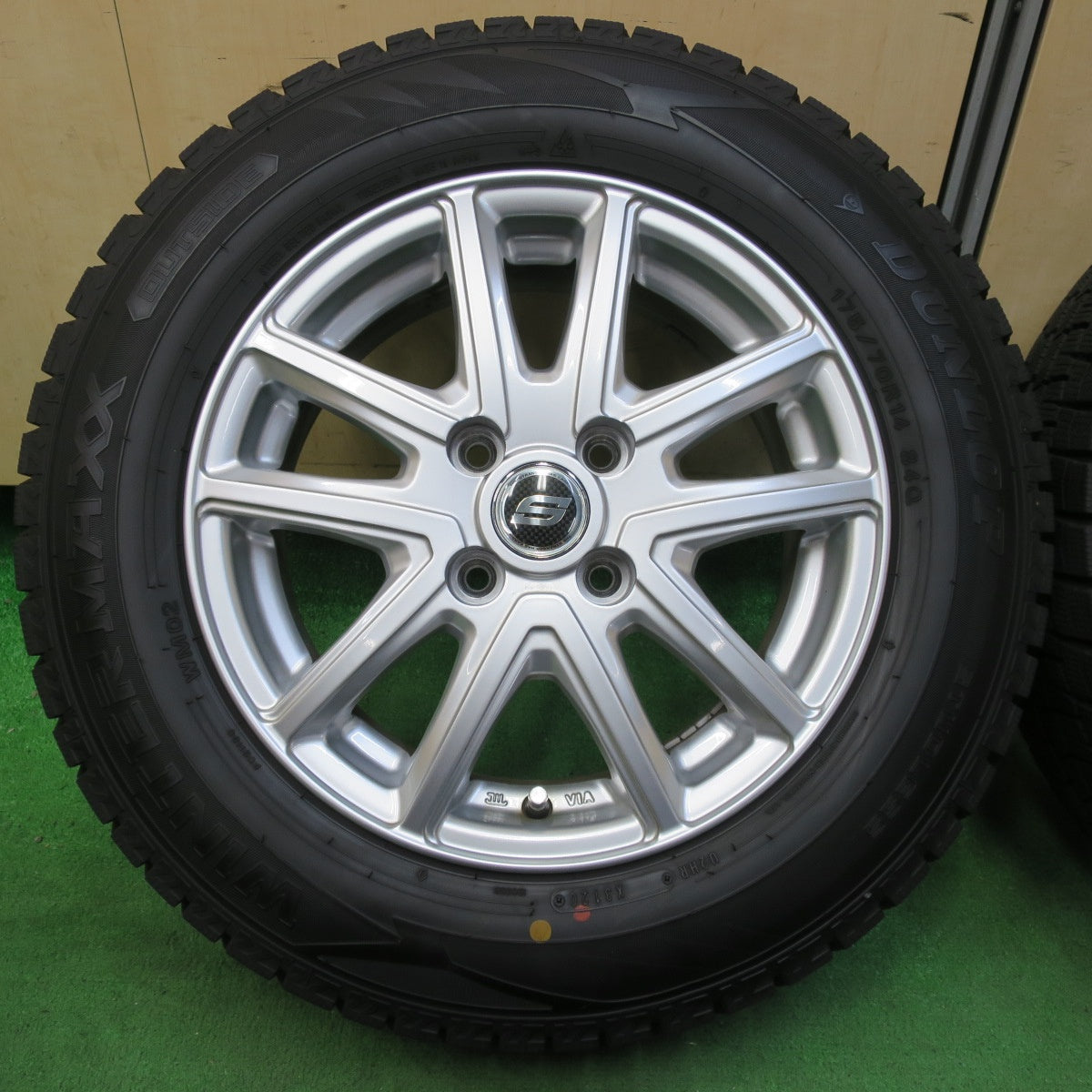 [送料無料] バリ溝！20年！キレイ！9.5分以上★スタッドレス 175/70R14 ダンロップ ウインターマックス WM02 STRANGER ストレンジャー PCD100/4H★4100706イス