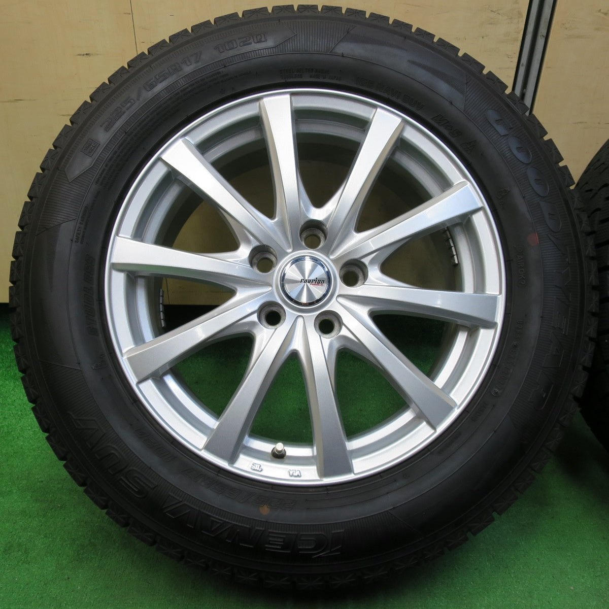 *送料無料* バリ溝！22年！キレイ！9.5分以上★スタッドレス 225/65R17 グッドイヤー アイスナビ SUV ravrion RS01 ラブリオン 17インチ PCD114.3/5H★4061202イス