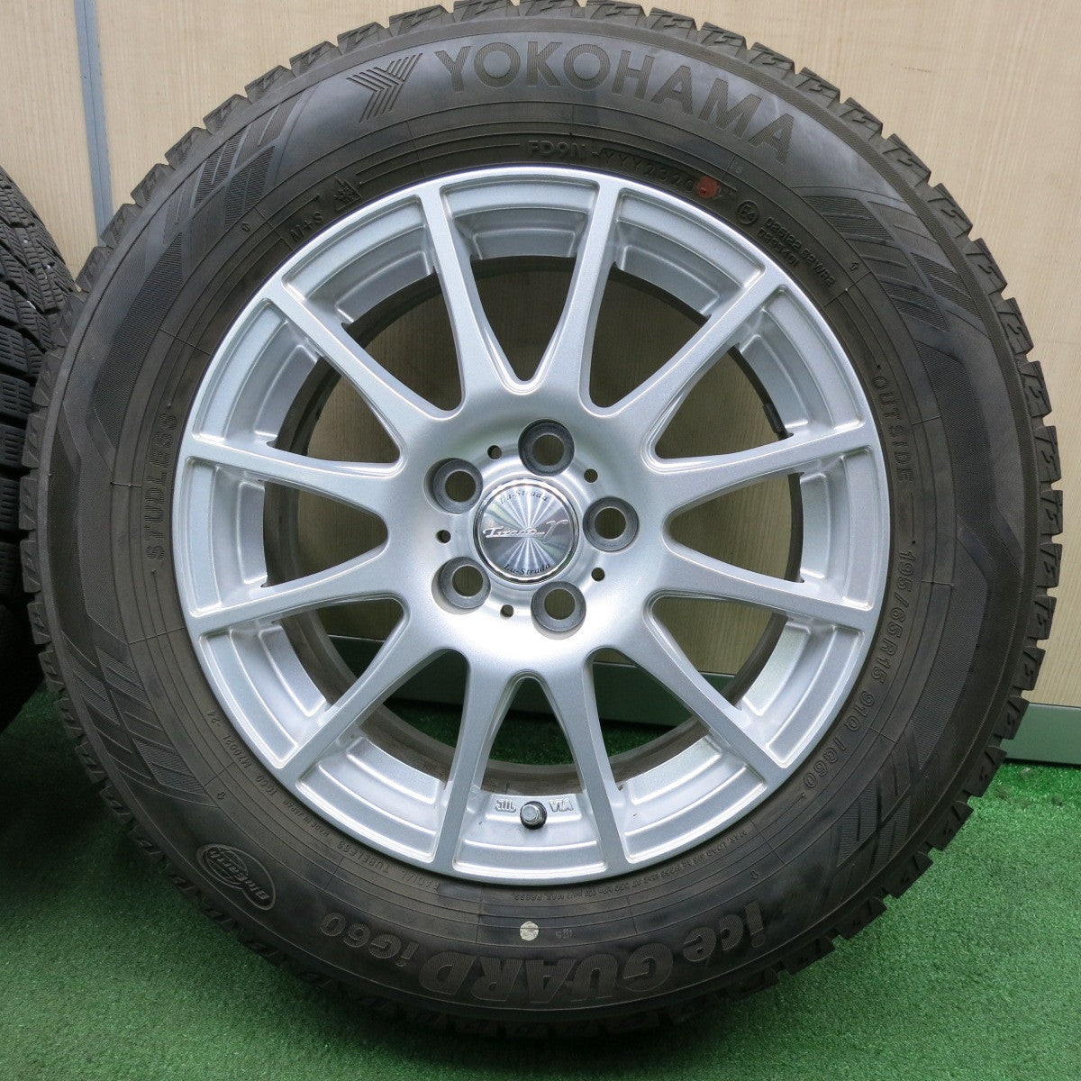 *送料無料* バリ溝！20年！9分★プリウス 等 195/65R15 スタッドレス ヨコハマ アイスガード iG60 Tiradoγ La-Strada 阿部商会 PCD100/5H★4041901NJス