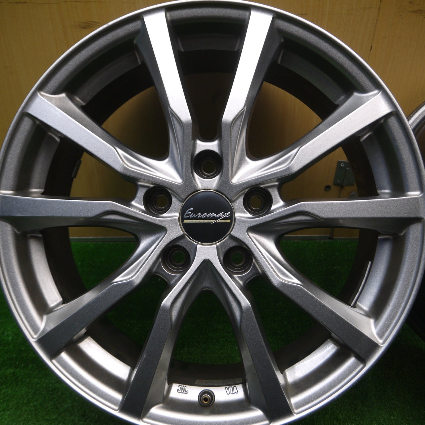 [送料無料] キレイ★Euromax EUROPEAN 17インチ ホイール ユーロマックス 17×7J PCD114.3/5H★4112008Hホ