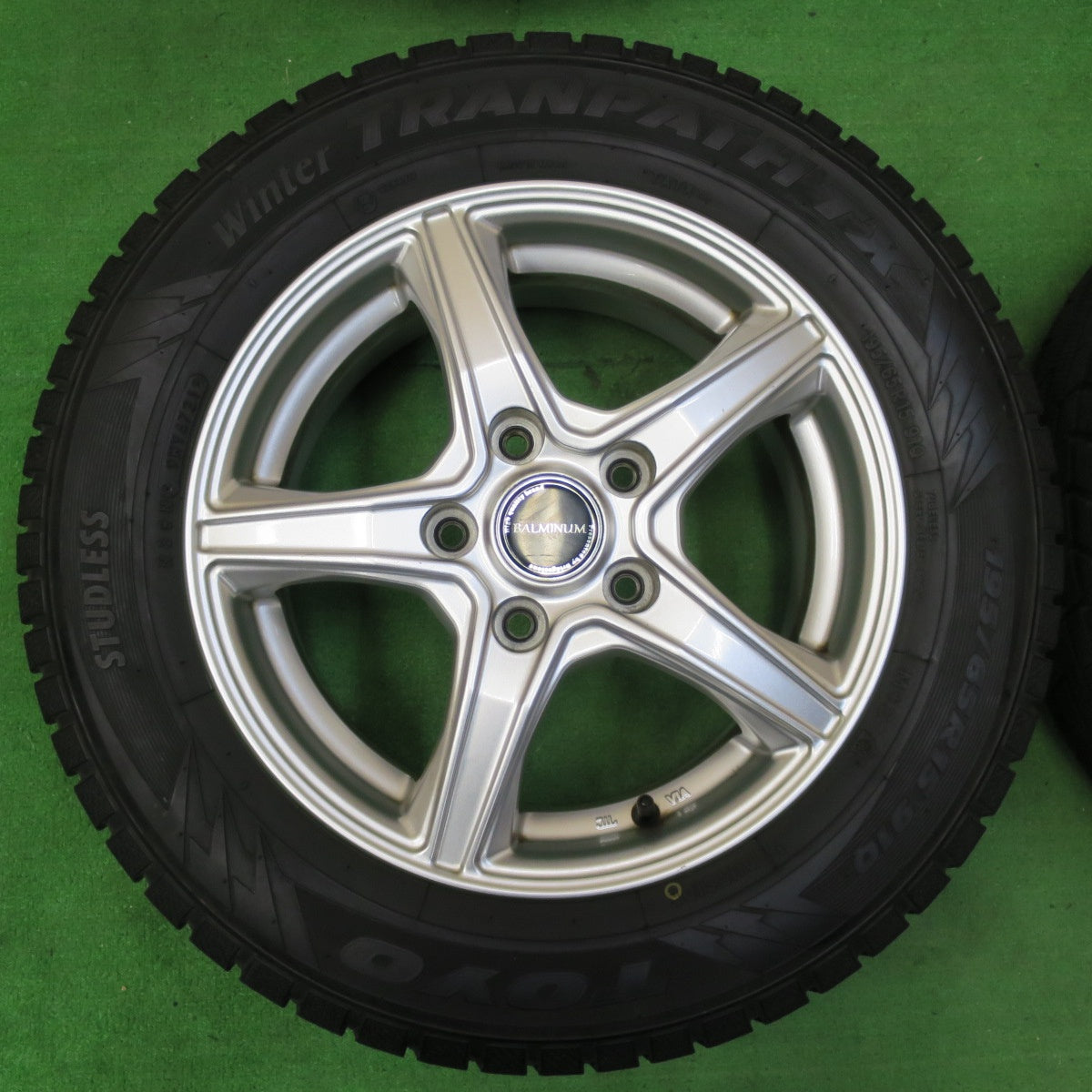 *送料無料* バリ溝！21年！キレイ！9.5分★スタッドレス 195/65R15 トーヨー ウインター トランパス TX BALMINUM バルミナ 15インチ PCD114.3/5H★4070205イス