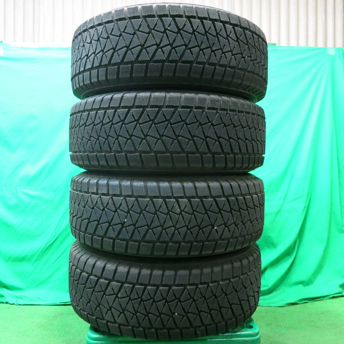 *送料無料* バリ溝！キレイ！9分★スタッドレス 265/65R17 ブリヂストン ブリザック DM-V2 WILD CRUISING RM MiD 17インチ PCD139.7/6H★4051503ナス