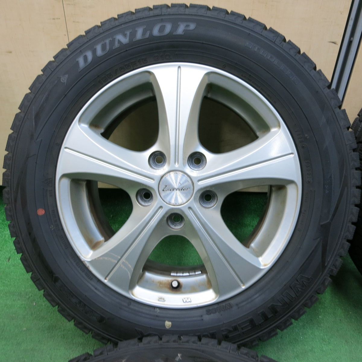 [送料無料] バリ溝！22年！キレイ！9.5分★スタッドレス 195/65R15 ダンロップ ウインターマックス WM02 Exceeder エクシーダー PCD114.3/5H★4101005SYス