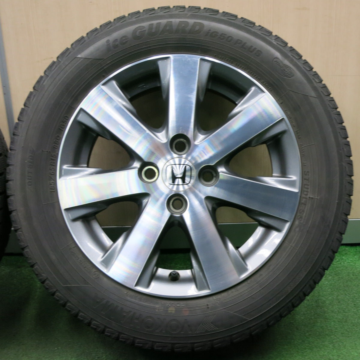 *送料無料* バリ溝！8.5分★ホンダ フリード 純正 185/65R15 スタッドレス ヨコハマ アイスガード iG50 プラス 15インチ  PCD100/4H★4051801NJス