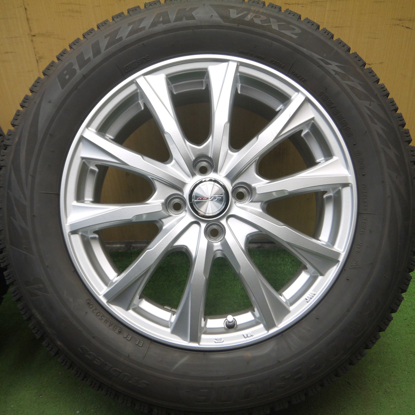 *送料無料* バリ溝！20年！綺麗！9.5分★スタッドレス 195/65R16 ブリザック VRX2 JOKER ジョーカー 16インチ PCD100/4H★4062107Hス