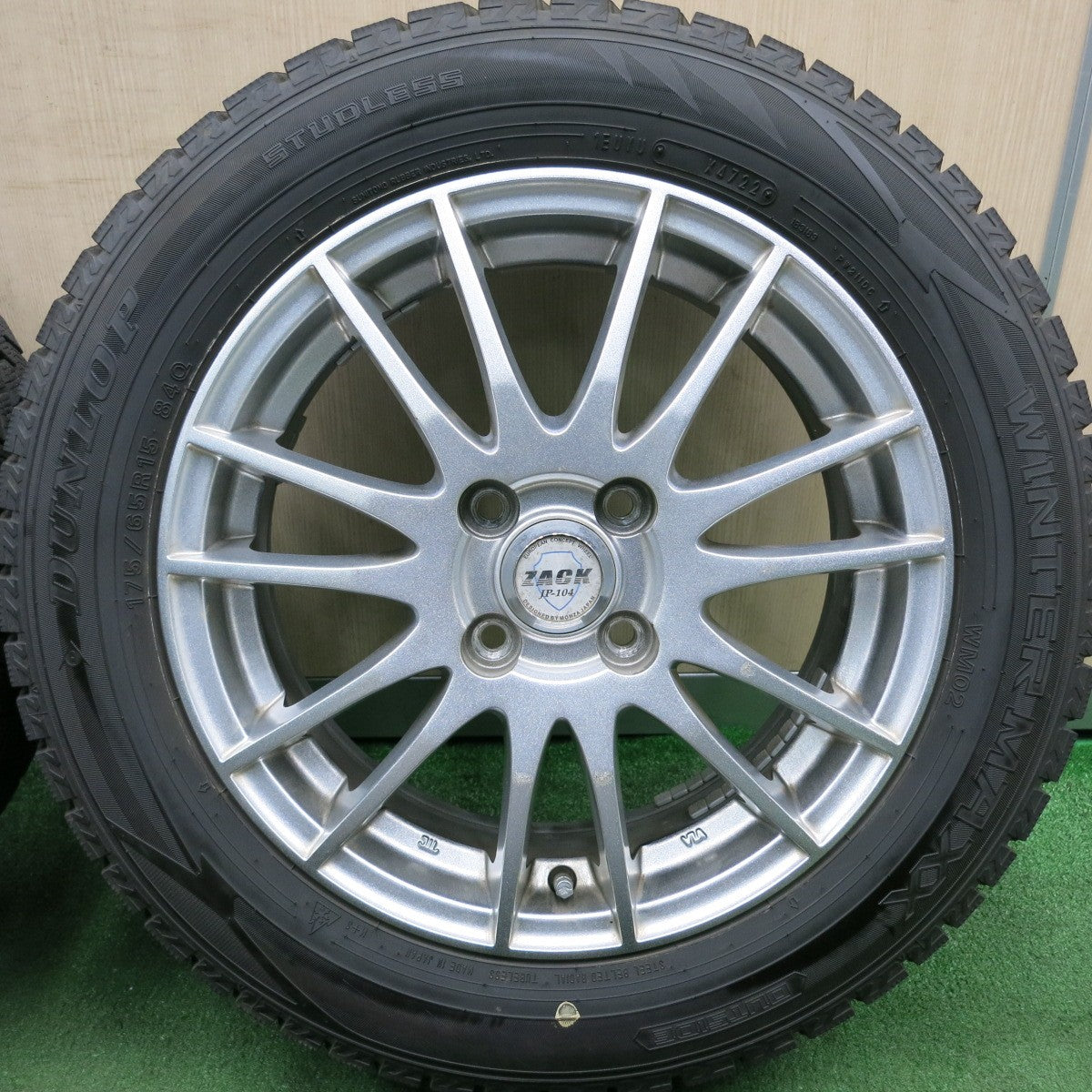 *送料無料* バリ溝！22年！9.5分★スタッドレス 175/65R15 ダンロップ ウインターマックス WM02 ZACK JP-104 MONZA ザック PCD100/4H★4051906HAス