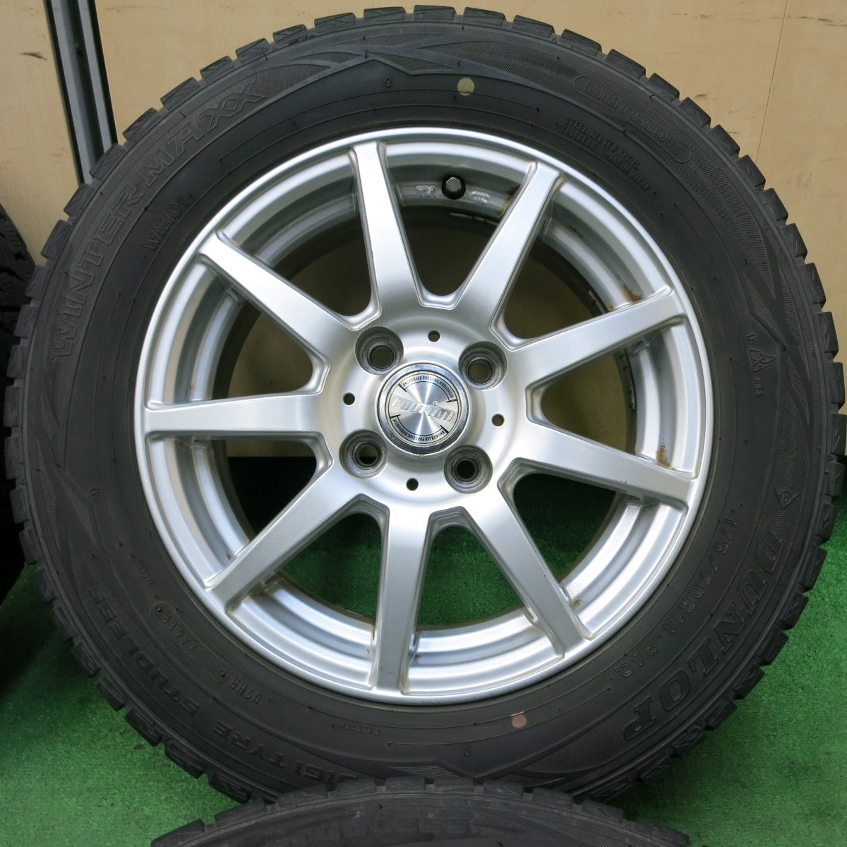 *送料無料* バリ溝！8.5分★スタッドレス 175/70R14 ダンロップ ウインターマックス WM01 ravrion ラブリオン 14インチ PCD100/4H★4082906SYス