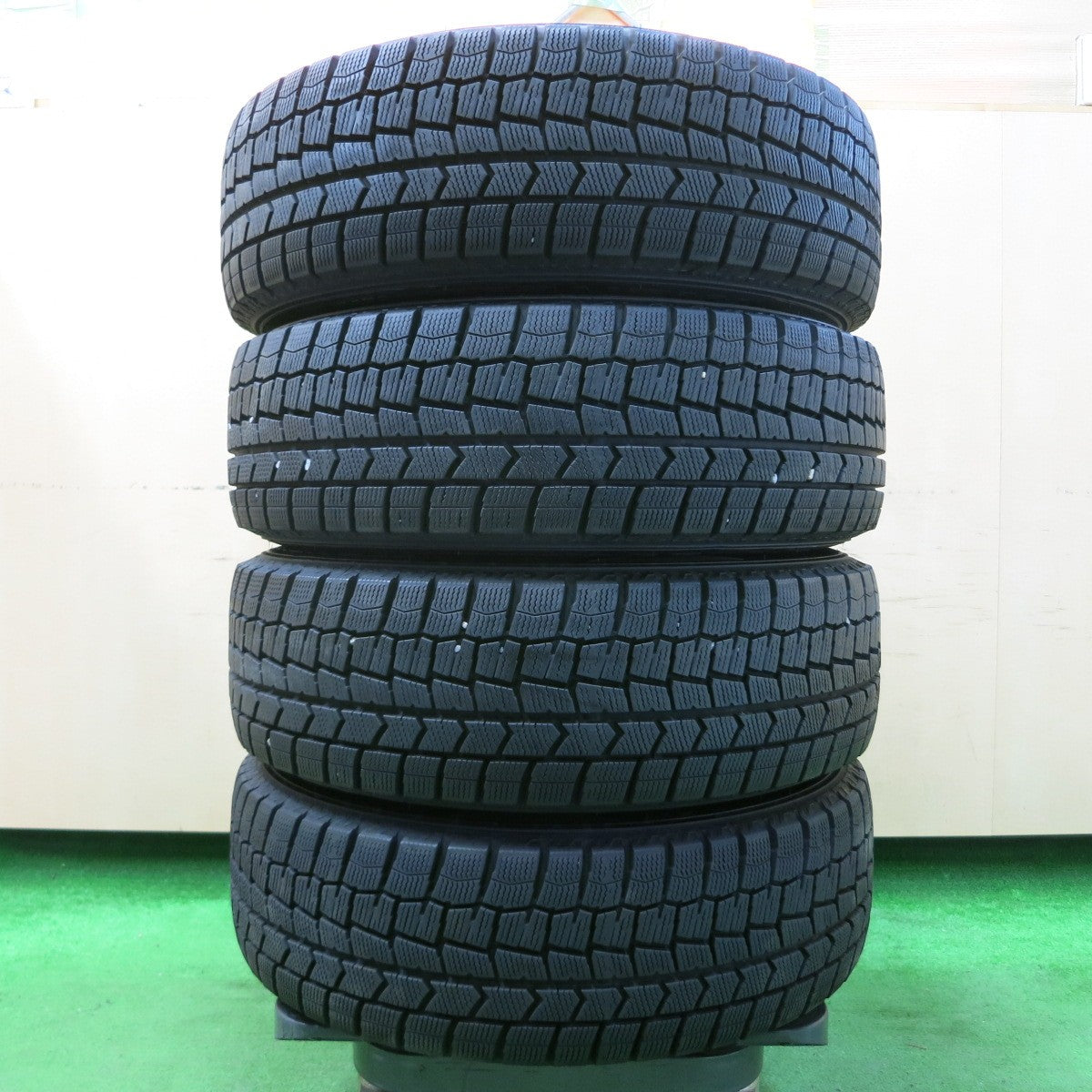 *送料無料* バリ溝！20年！綺麗！9.5分★スタッドレス 185/65R15 ダンロップ ウインターマックス WM02 Exceeder エクシーダー 15インチ PCD100/4H★4042501イス