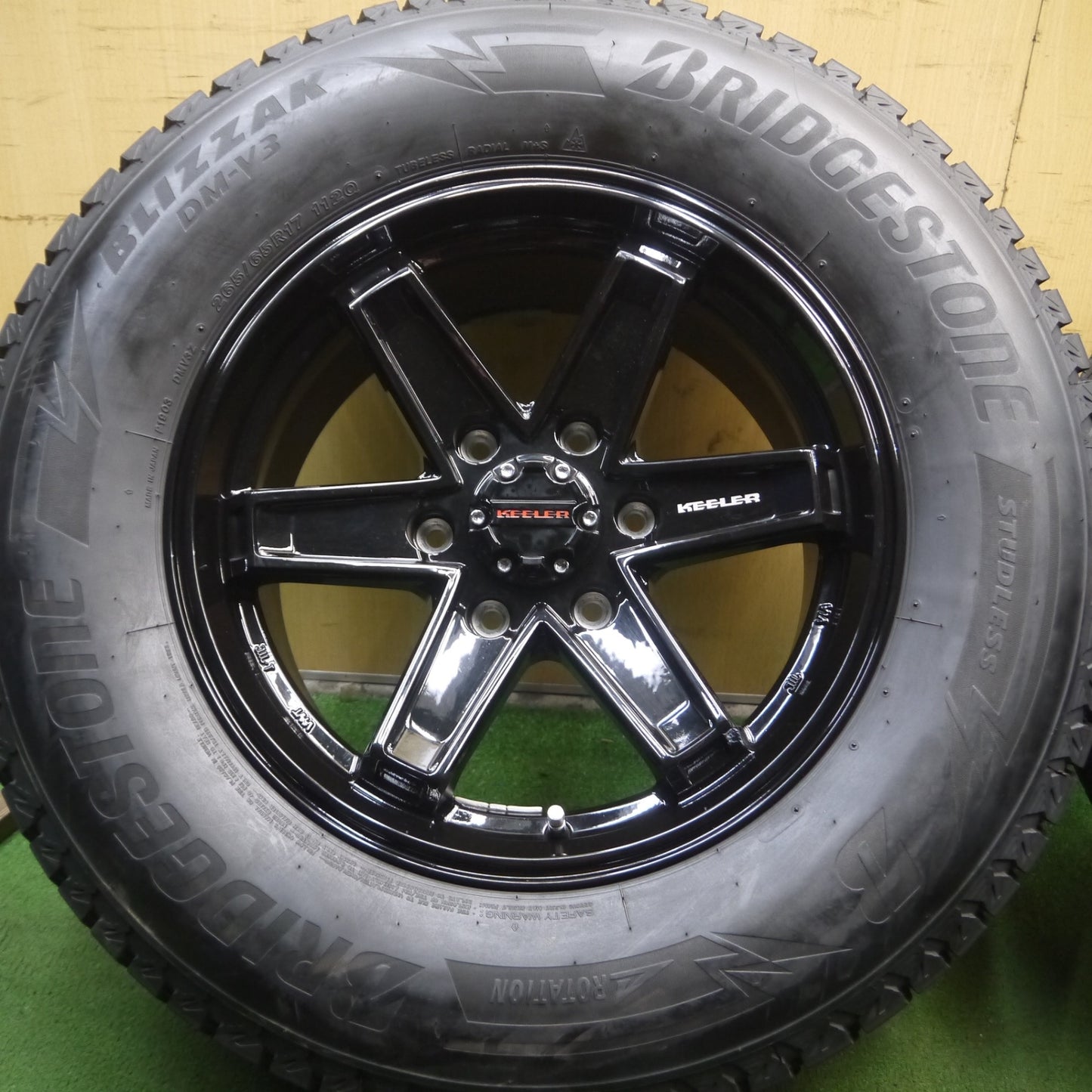 *送料無料* バリ溝！21年！キレイ！9.5分★スタッドレス KEELER 265/65R17 ブリヂストン ブリザック DM-V3 TACTICS キーラー タクティクス PCD139.7/6H★4032604Hス