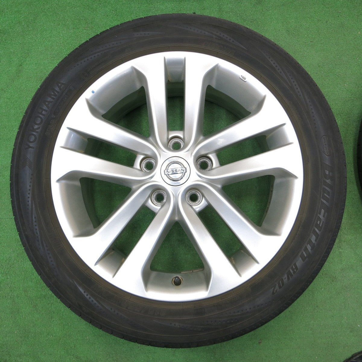 *送料無料* 4本価格★日産 ジューク 純正 215/55R17 ヨコハマ ブルーアース RV-02 17インチ  PCD114.3/5H★4060803ナノ