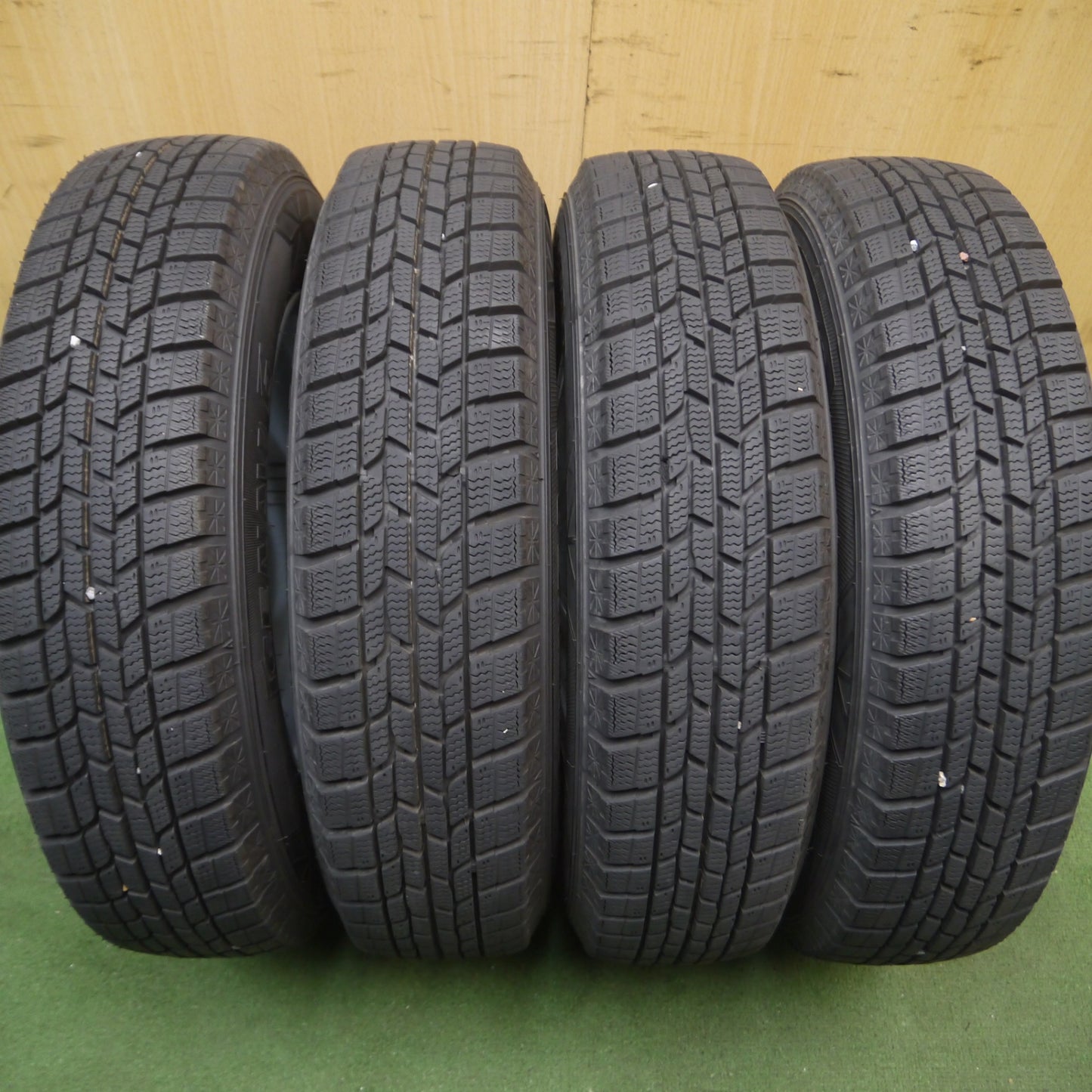 *送料無料* バリ溝！キレイ！8.5分★スタッドレス 145/80R13 グッドイヤー アイスナビ6 V.E.X. VEX 社外 アルミ 13インチ PCD100/4H★4071603Hス