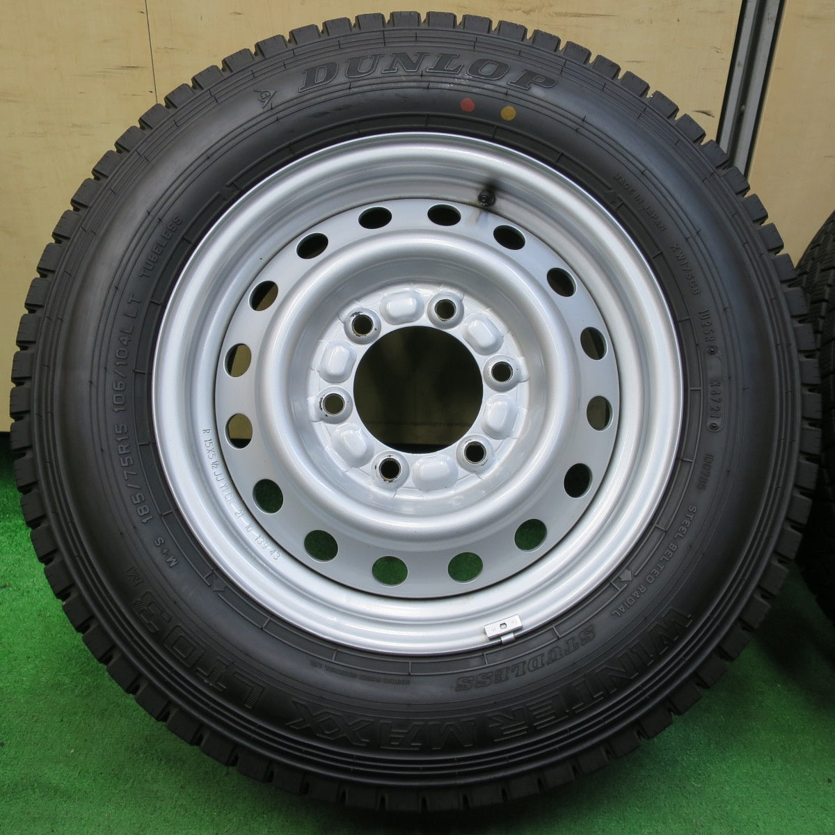 *送料無料* バリ溝！21年！キレイ！9.5分★スタッドレス 185/75R15 ダンロップ ウインターマックス LT03M スチール ホイール 15インチ PCD139.7/6H★4071804イス