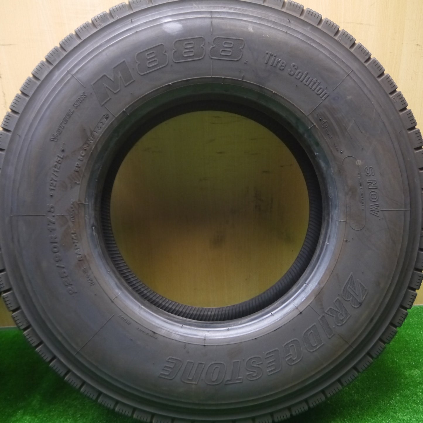 *送料無料* バリ溝！23年！9分★トラック タイヤ 225/90R17.5 127/125L ブリヂストン M888 ミックス オールシーズン 17.5インチ★4080702Hノタ