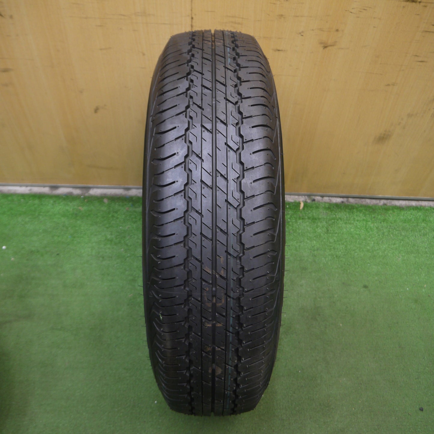 *送料無料* 新車外し！23年★スズキ ジムニー シエラ 純正 195/80R15 スチール カバー付き ダンロップ AT20 グラントレック スペア PCD139.7/5H★4050102Hノ