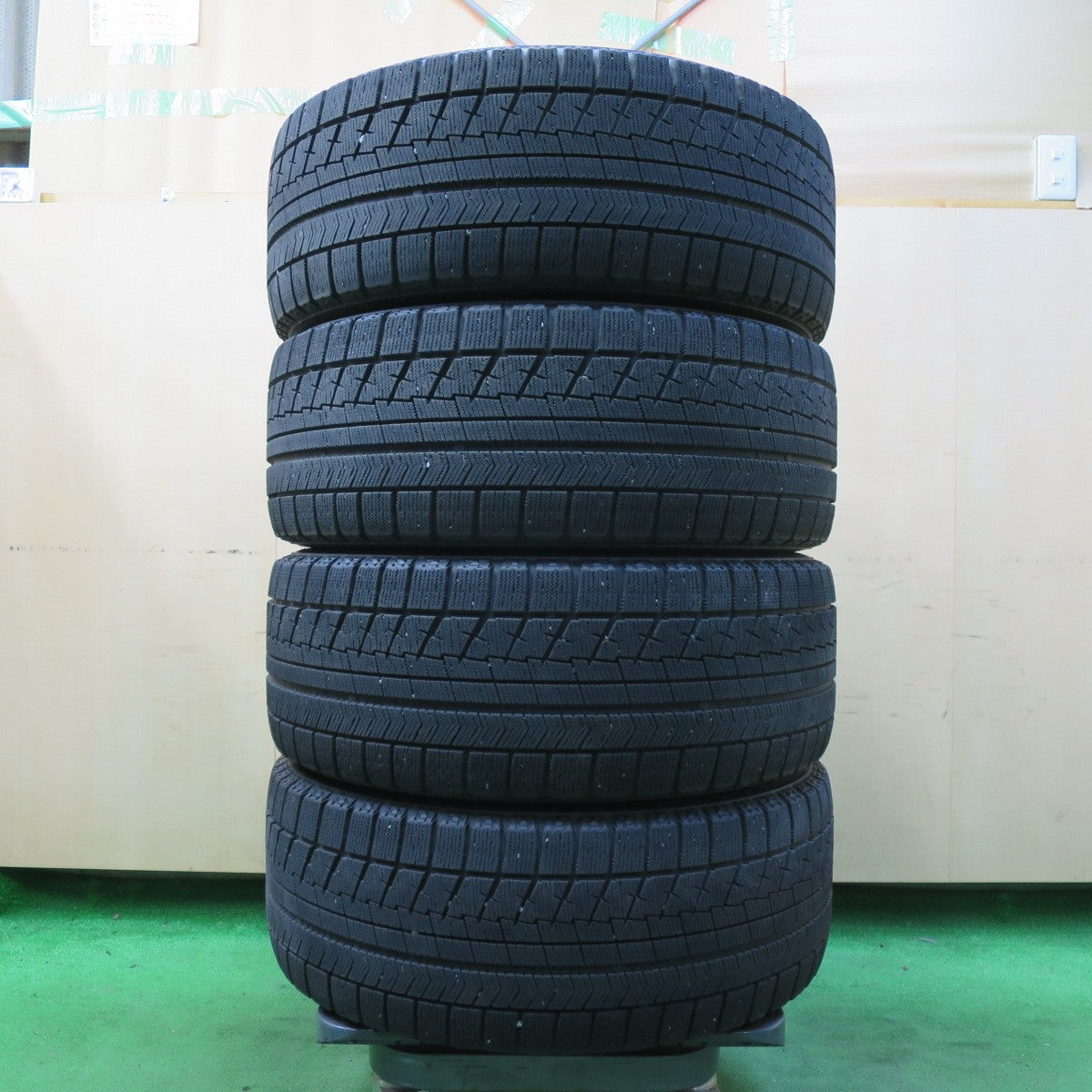 *送料無料* バリ溝！9分★トヨタ 210系 クラウン アスリート 純正 225/50R17 スタッドレス ブリヂストン ブリザック VRX PCD114.3/5H★4072403イス