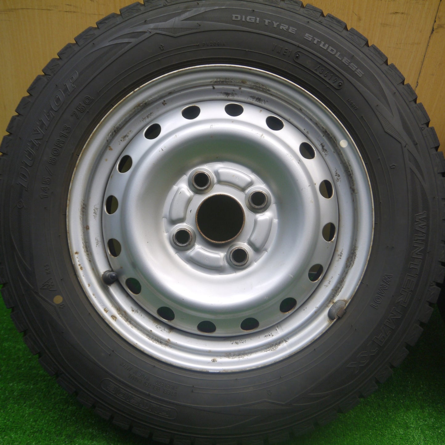 *送料無料* 4本価格★スタッドレス 145/80R13 ダンロップ ウインターマックス WM01 スチール 13インチ PCD100/4H★4082101Hス