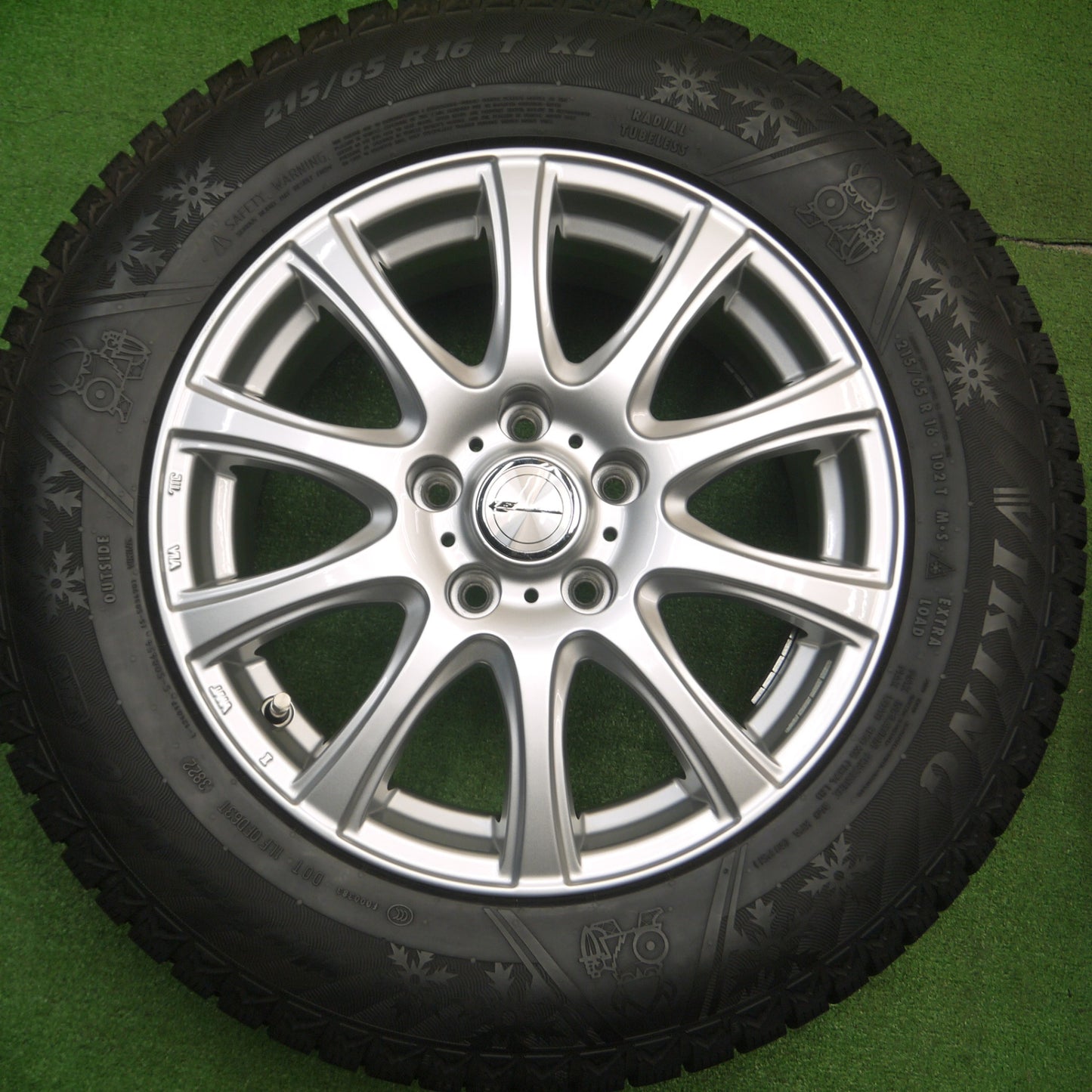 [送料無料] バリ溝！22年！キレイ！9.5分以上★スタッドレス 215/65R16 バイキング WINTECH WT6 SUV LAUFBAHN ラウフバーン 16インチ PCD114.3/5H★4121109Hス