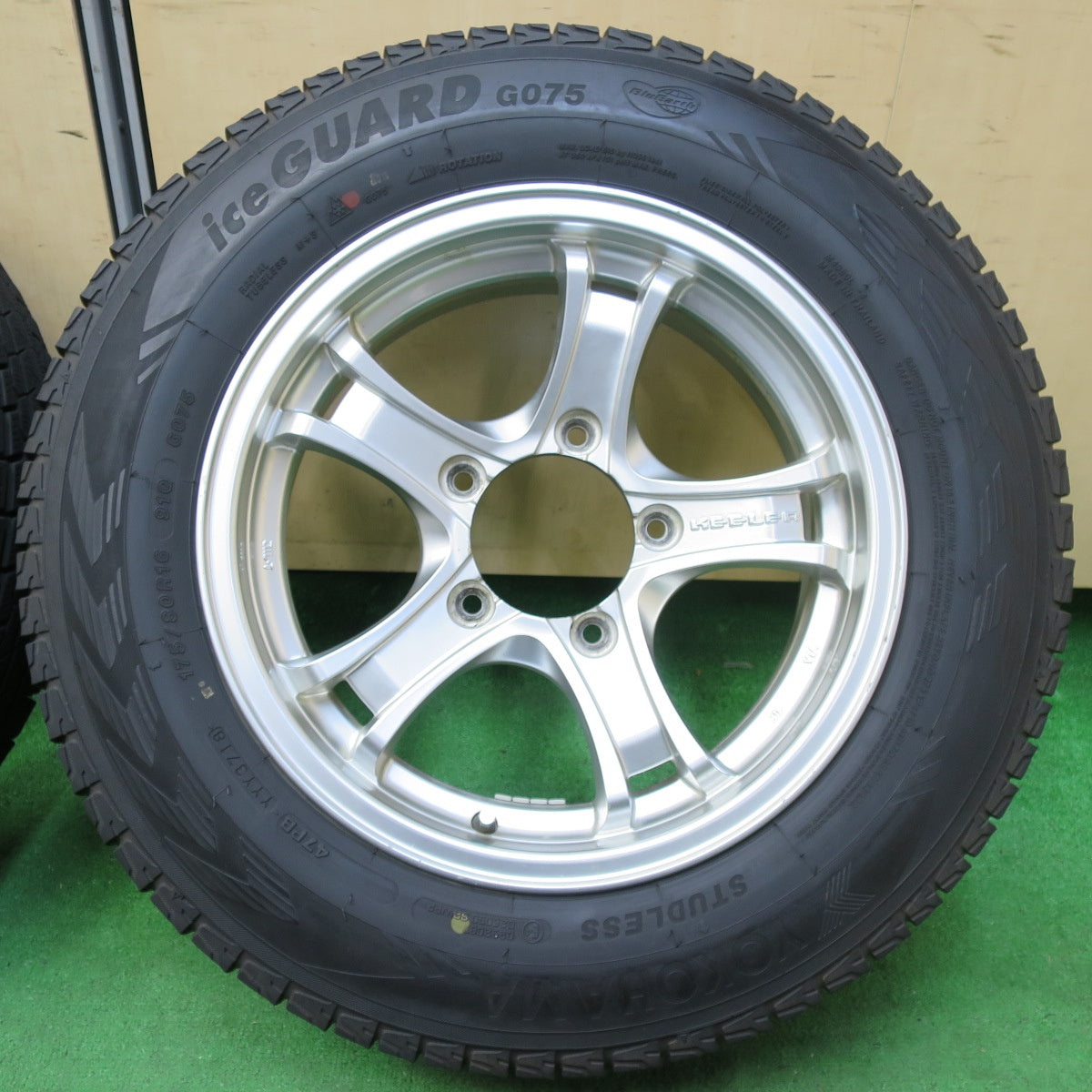 *送料無料* 4本価格★ジムニー 等 KEELER 175/80R16 スタッドレス ヨコハマ アイスガード G075 キーラー 16インチ PCD139.7/5H★4070904イス