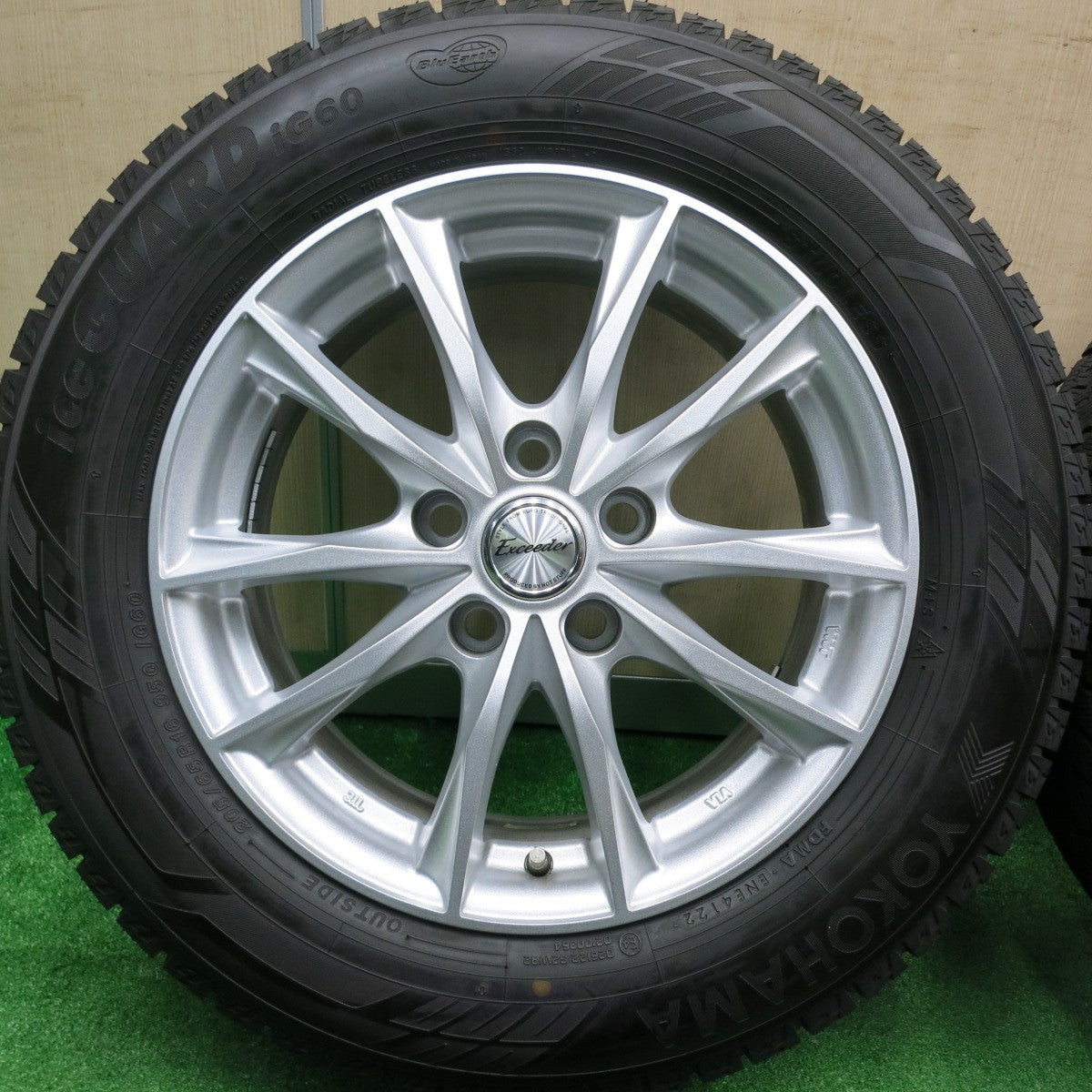 [送料無料] バリ溝！22年！キレイ！ほぼ10分★スタッドレス 205/65R16 ヨコハマ アイスガード iG60 Exceeder エクシーダー 16インチ PCD114.3/5H★4110203HAス