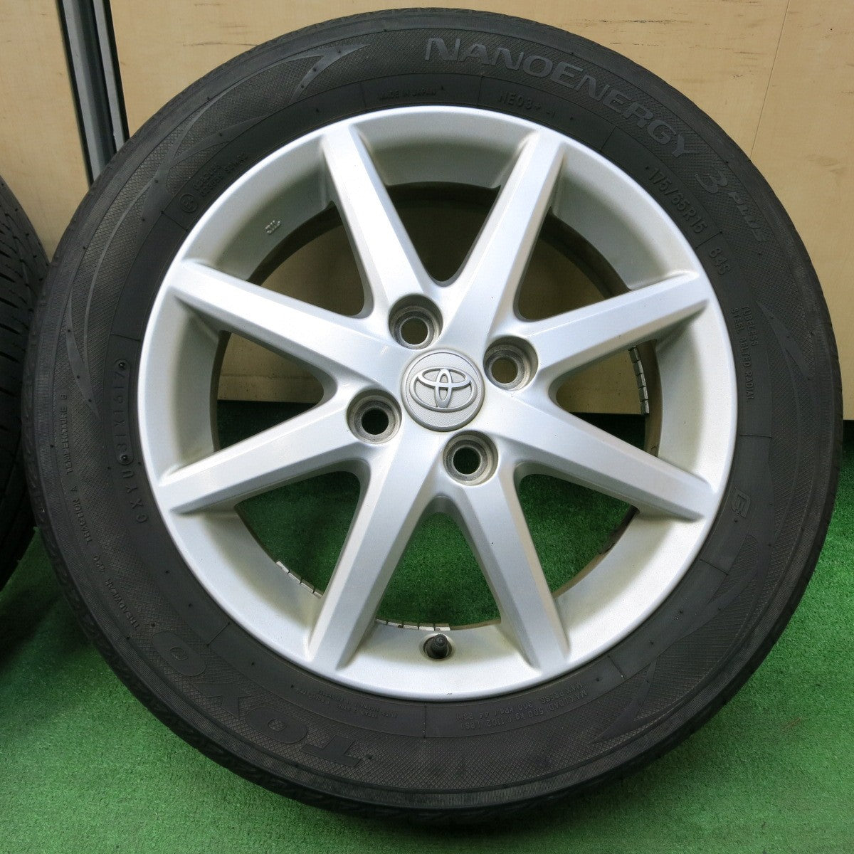 *送料無料* 4本価格★トヨタ アクア 純正 175/65R15 トーヨー ナノエナジー3 プラス 15インチ PCD100/4H★4050611イノ