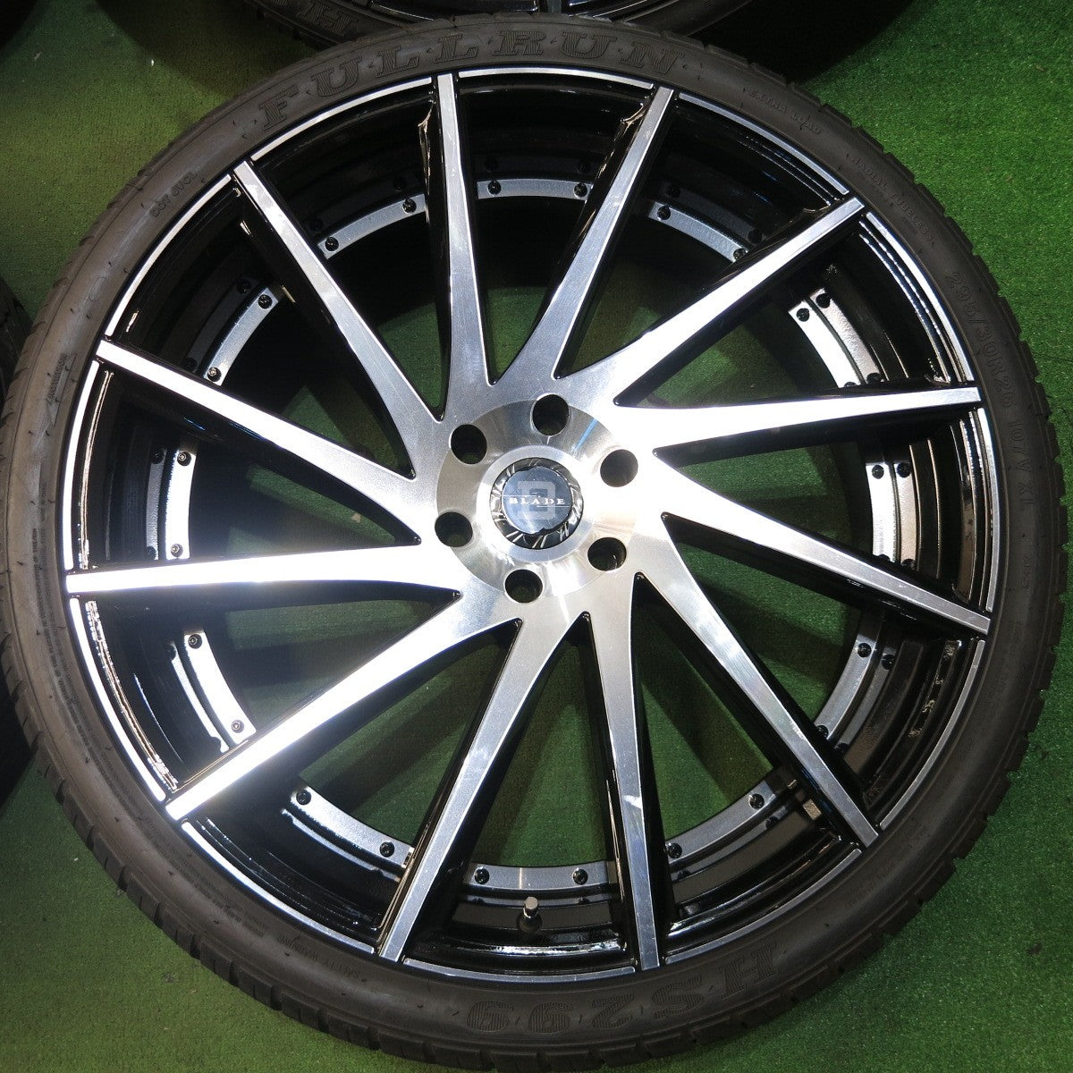 *送料無料* バリ溝！21年！ほぼ10分★BLADE ブレイド 295/30R26 フルラン HS299 PCD139.7/6H キャデラック エスカレード 等★4021602クノ