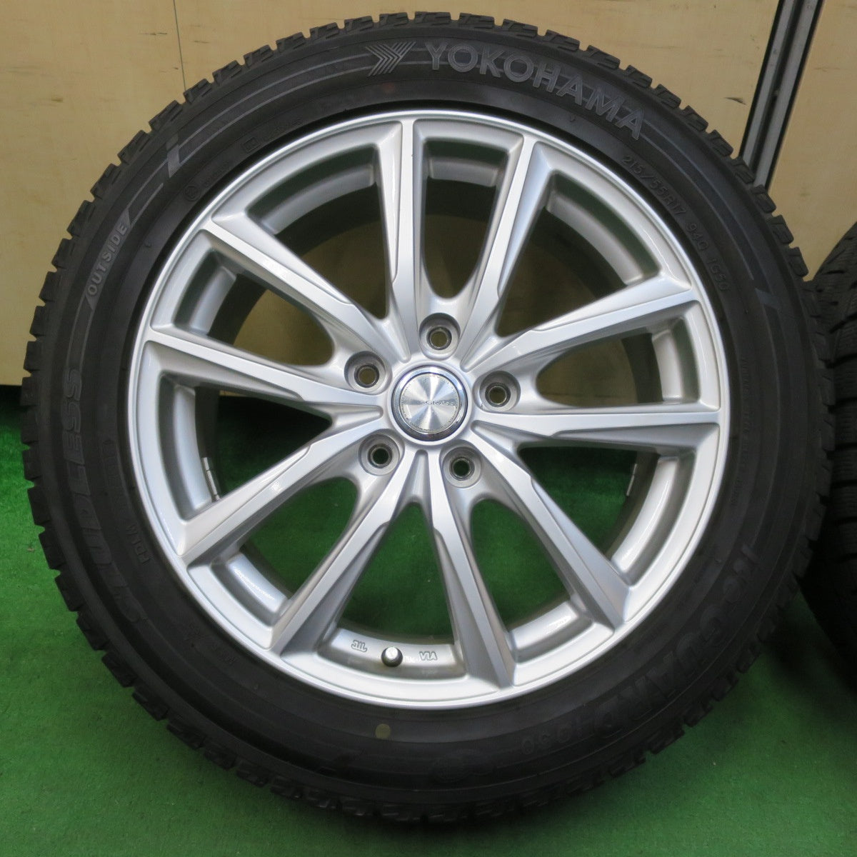 *送料無料* バリ溝！キレイ！9分★スタッドレス 215/55R17 ヨコハマ アイスガード iG50 GRASS グラス 17インチ PCD114.3/5H★4090102イス