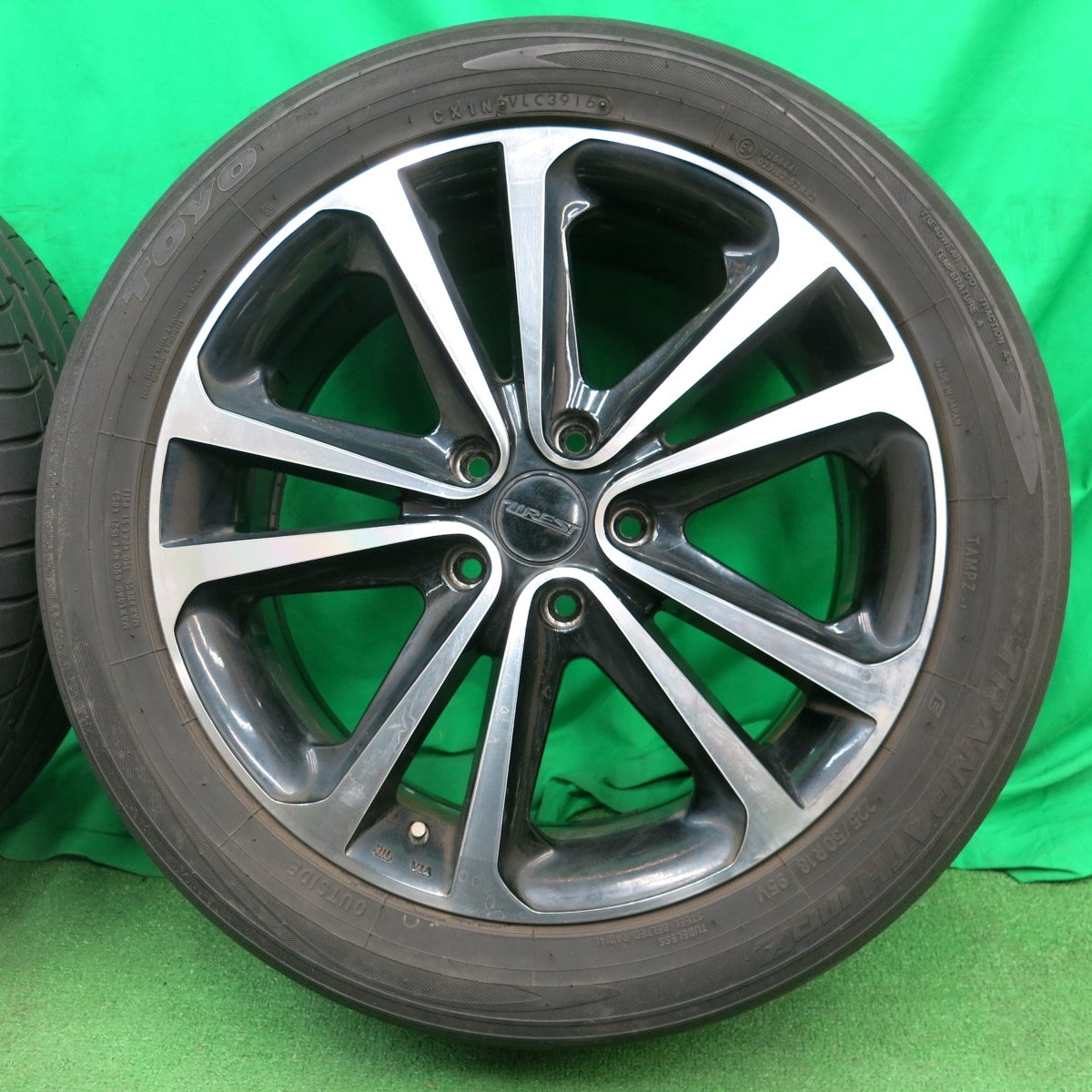 *送料無料* バリ溝！8.5分★WREST 225/50R18 トーヨー トランパス MPZ ヴァレスト 18インチ PCD114.3/5H★4051008ナノ