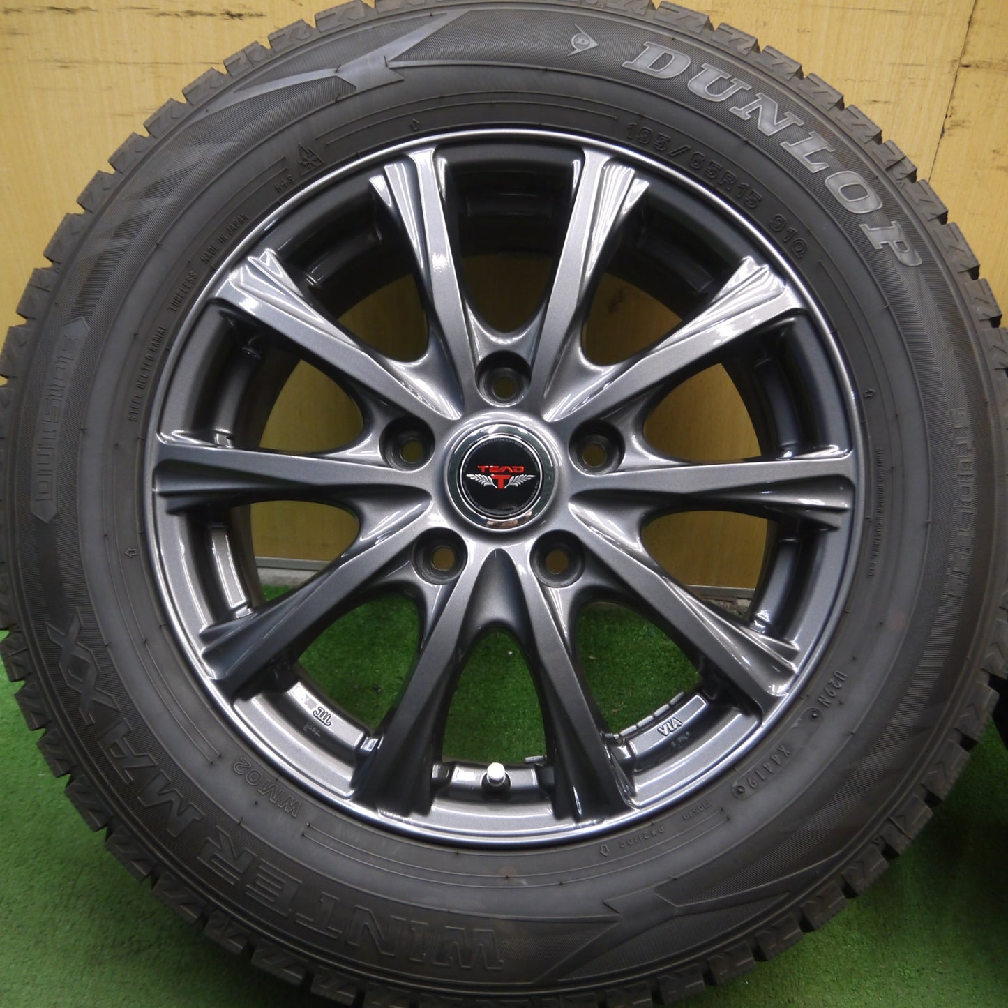 *送料無料* バリ溝！キレイ！9分★スタッドレス 195/65R15 ダンロップ ウインターマックス WM02 TEAD テッド 15インチ PCD114.3/5H★4040112Hス