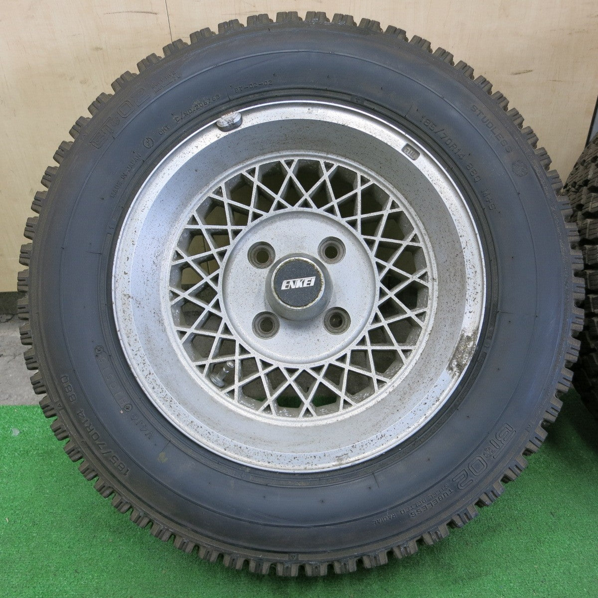 *送料無料* バリ溝！ほぼ10分★ENKEI MESH 185/70R14 BT02 ブリヂストン ウインター ラジアル 704 エンケイ メッシュ PCD114.3/4H★4070602ナス