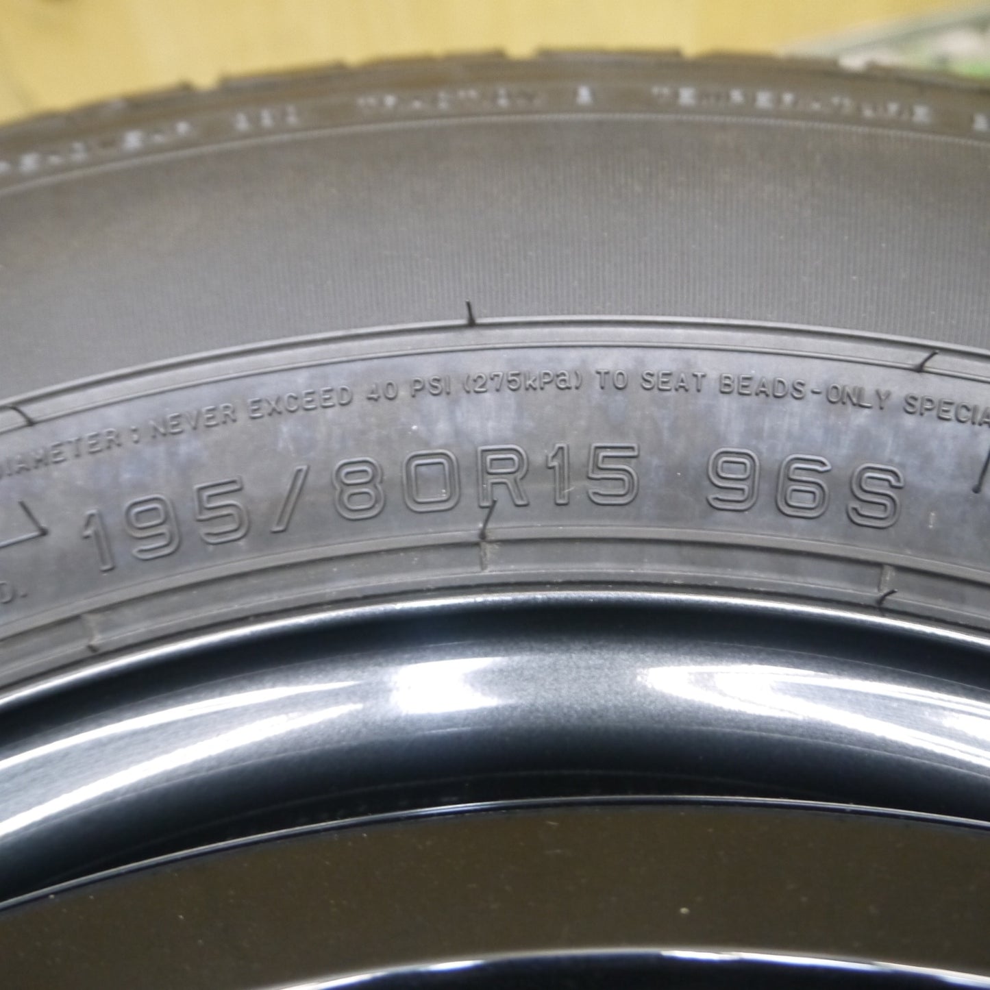 *送料無料* 新車外し！23年★スズキ ジムニー シエラ 純正 195/80R15 スチール カバー付き ダンロップ AT20 グラントレック スペア PCD139.7/5H★4050102Hノ