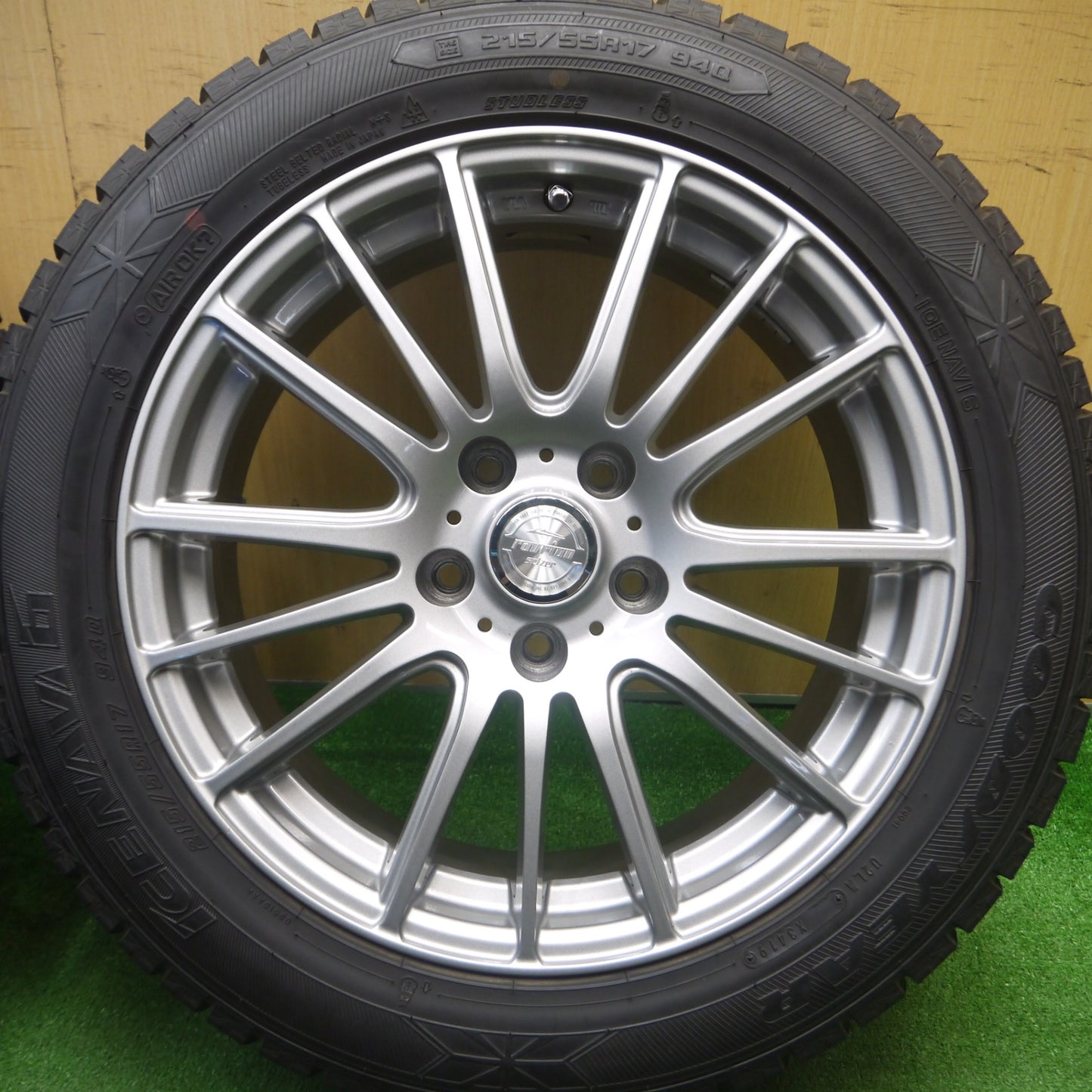 [送料無料] 超バリ溝！キレイ！9.5分以上★スタッドレス 215/55R17 グッドイヤー アイスナビ6 ravrion selzer ラブリオン 17インチ PCD114.3/5H★5012108Hス