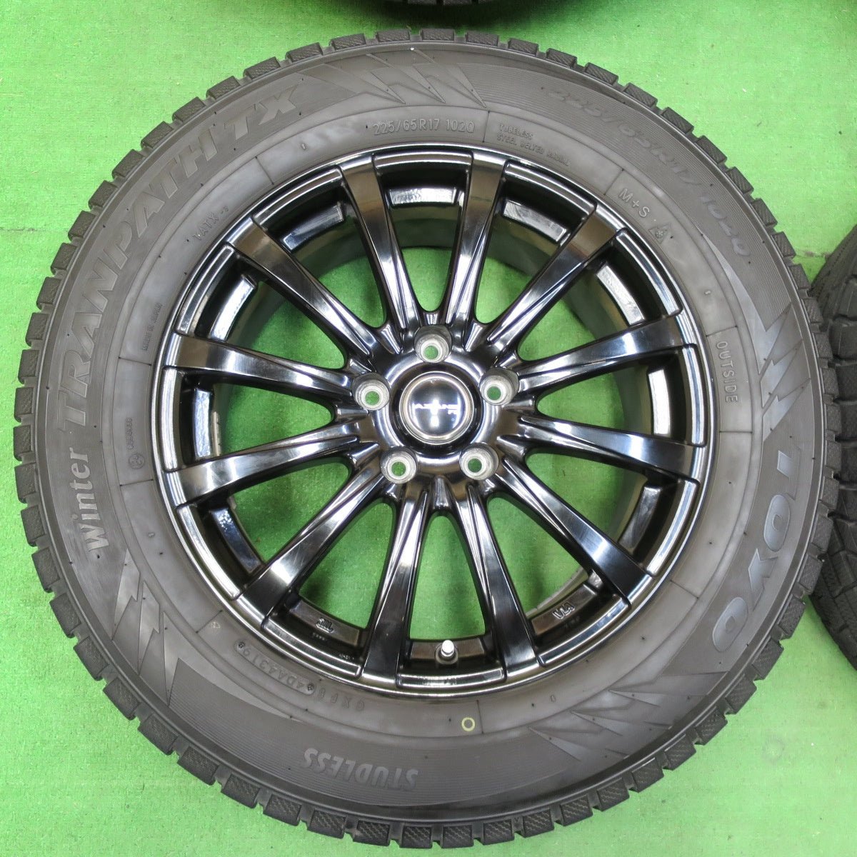 *送料無料* バリ溝！キレイ！9分★スタッドレス 225/65R17 トーヨー ウインタートランパス TX AZANE FB 17インチ PCD114.3/5H★4062703イス