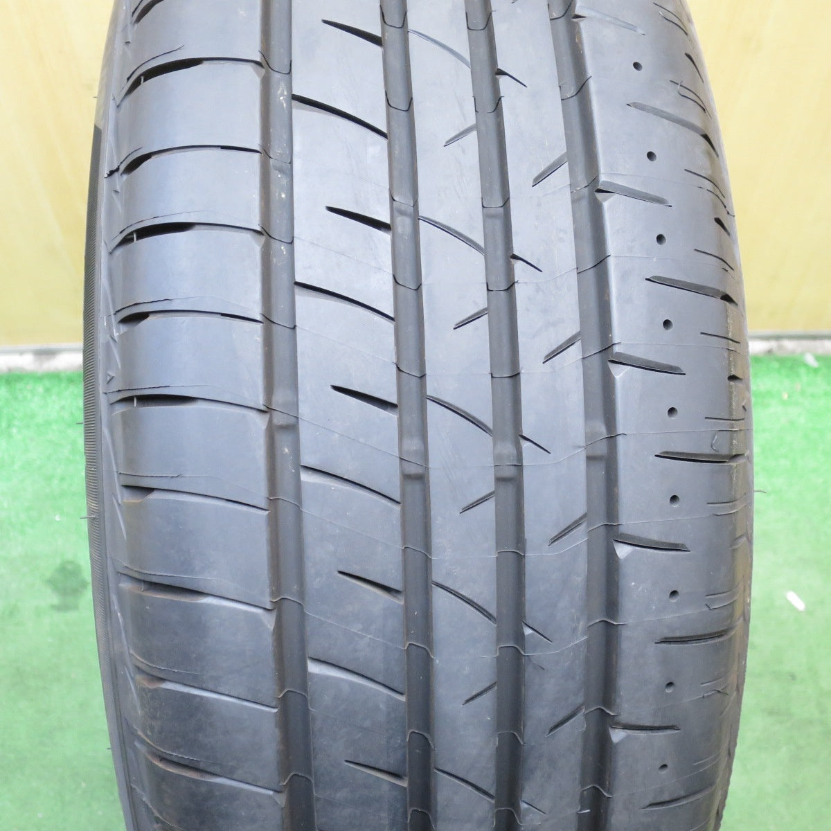 *送料無料* 新車外し！24年！ほぼ未使用★225/60R17 ブリヂストン プレイズ PX-RV2 タイヤ 17インチ アルファード ヴェルファイア 等★4052906クノタ