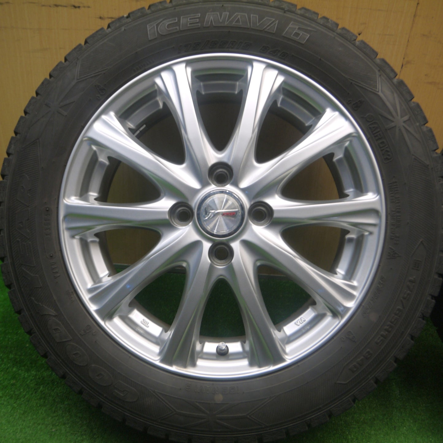 [送料無料] キレイ★スタッドレス 175/65R15 グッドイヤー アイスナビ6 JOKER ジョーカー 15インチ PCD100/4H★4112506Hス