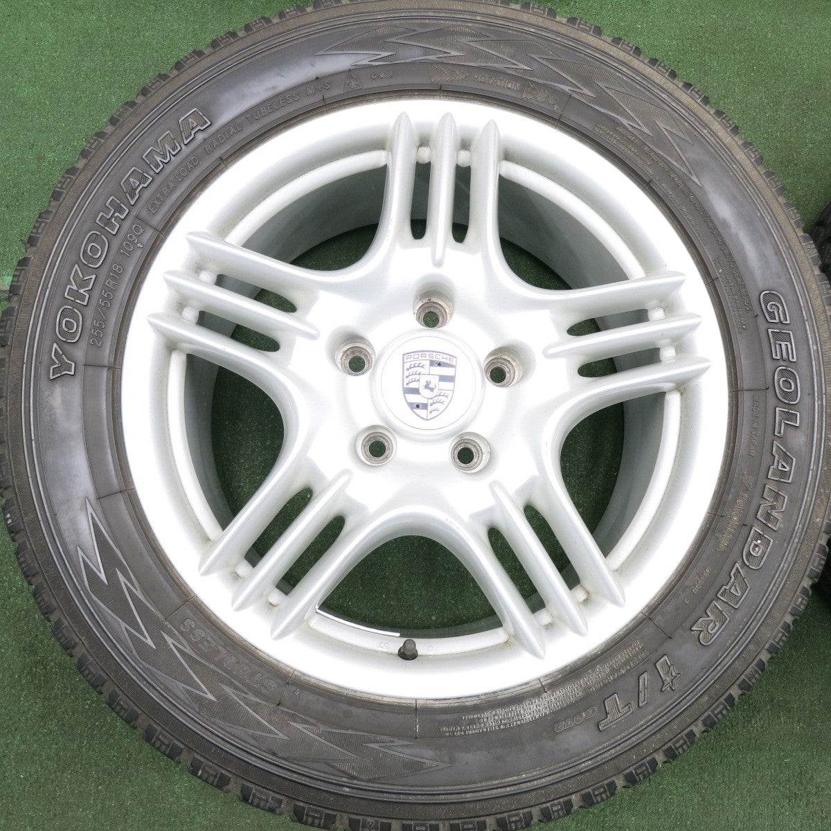 *送料無料* バリ溝！8.5分★ポルシェ カイエン 純正 255/55R18 スタッドレス ヨコハマ ジオランダー i/T G072 18インチ PCD130/5H★4051901HAス