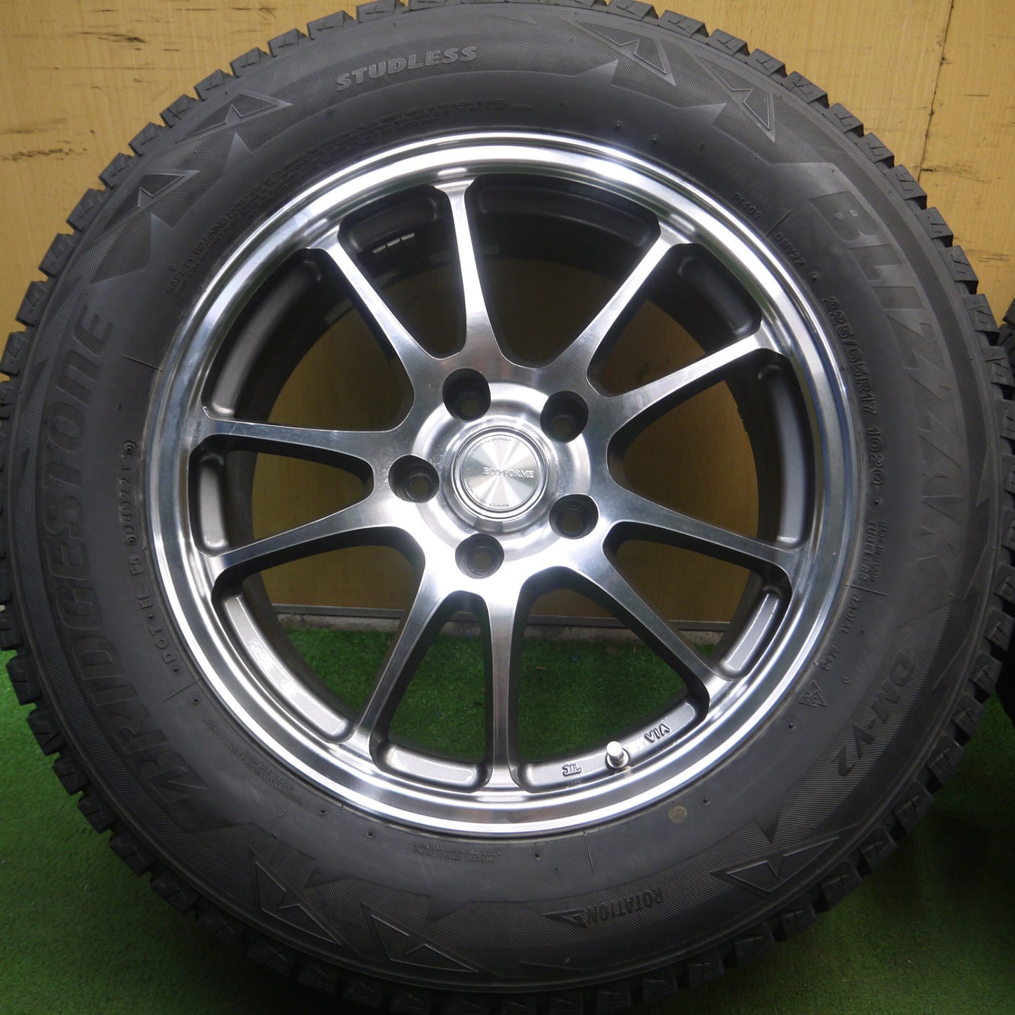 *送料無料* バリ溝！キレイ！9分★スタッドレス 225/65R17 ブリヂストン ブリザック DM-V2 ECO FORME エコフォルム PCD114.3/5H★4032514Hス