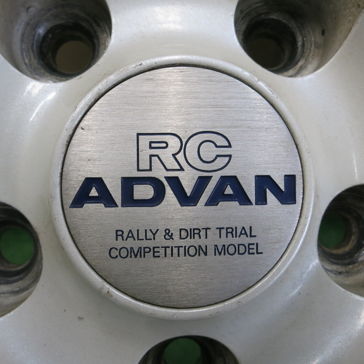 *送料無料* バリ溝！9.5分以上★RC ADVAN Rally&DirtTrial 215/60R17 スタッドレス ブリヂストン ブリザック REVO1 PCD114.3/5H★4042606イス