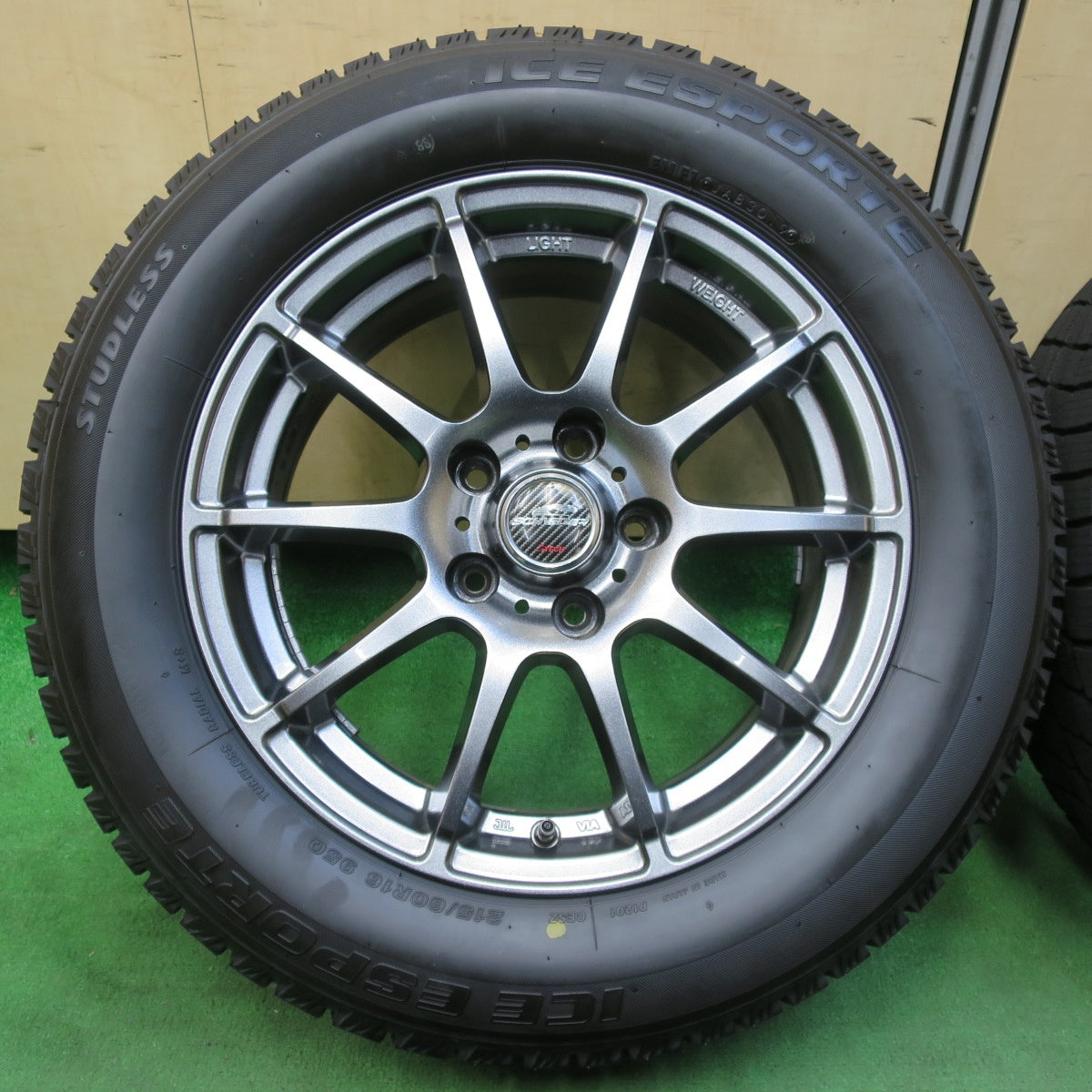 [送料無料] 超バリ溝！キレイ！ほぼ10分★スタッドレス 215/60R16 アイスエスポルテ SCHNEIDER ATECH シュナイダー 16インチ PCD114.3/5H★4101508イス