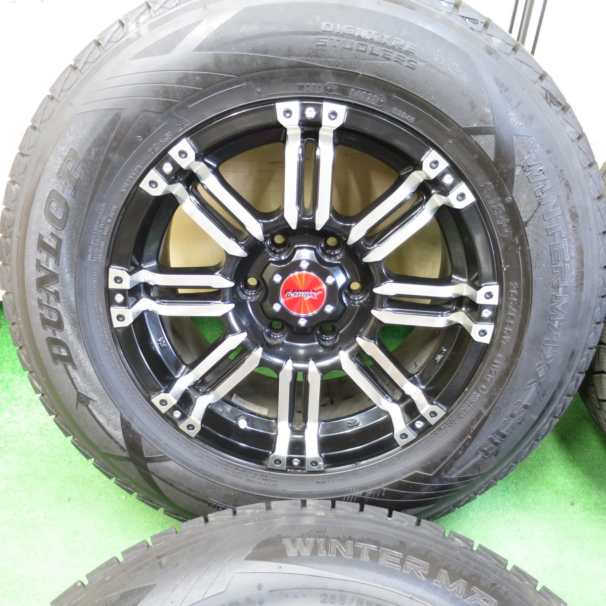 *送料無料* バリ溝！21年！キレイ！9.5分以上★ランクル等 265/65R17 スタッドレス ダンロップ ウインターマックス SJ8 B-MUD X PCD139.7/6H★4042205KMス