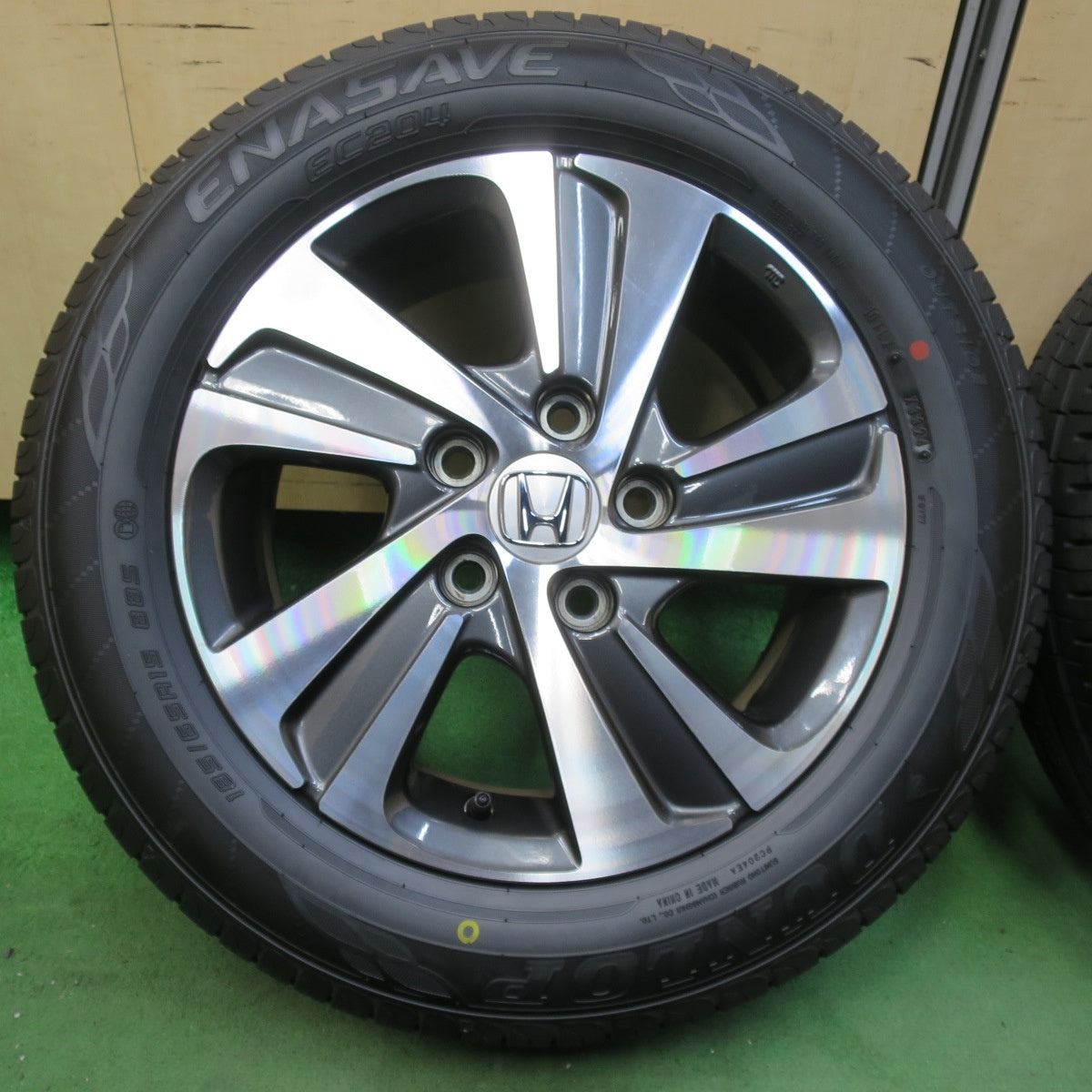 [送料無料] タイヤほぼ未使用！24年！キレイ★ホンダ GB5 GB6 GB7 フリード 純正 185/65R15 ダンロップ エナセーブ EC204 15インチ PCD114.3/5H★5040504イノ