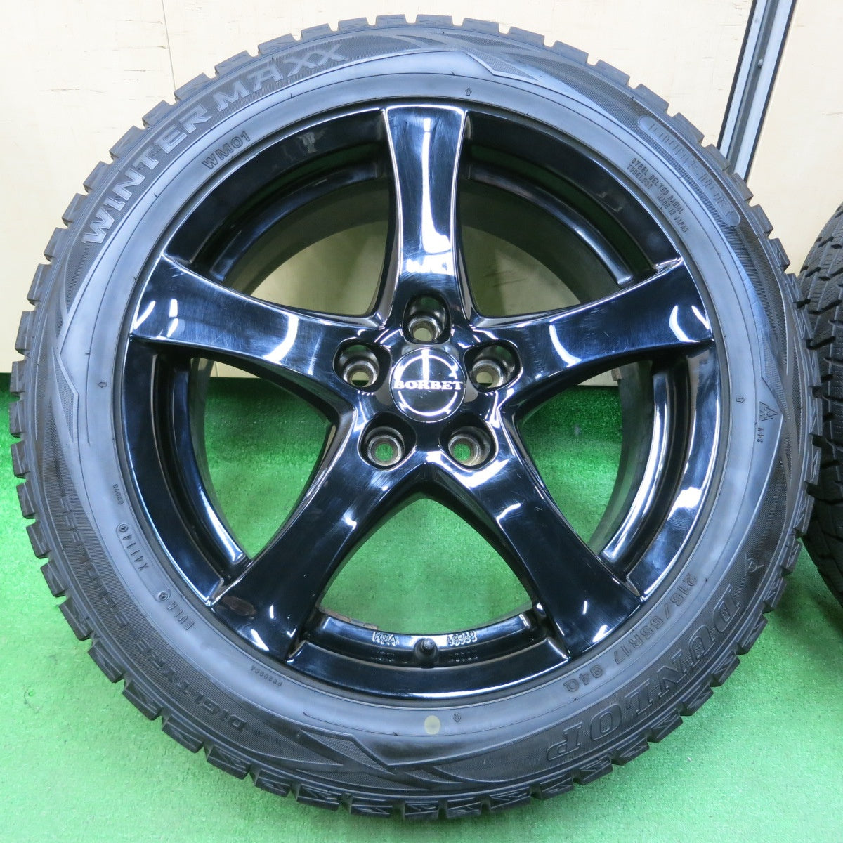 *送料無料* バリ溝！キレイ！9.5分★ワーゲン 等 BORBET 215/55R17 スタッドレス ダンロップ ウインターマックス WM01 ボルベット PCD112/5H★4042608イス